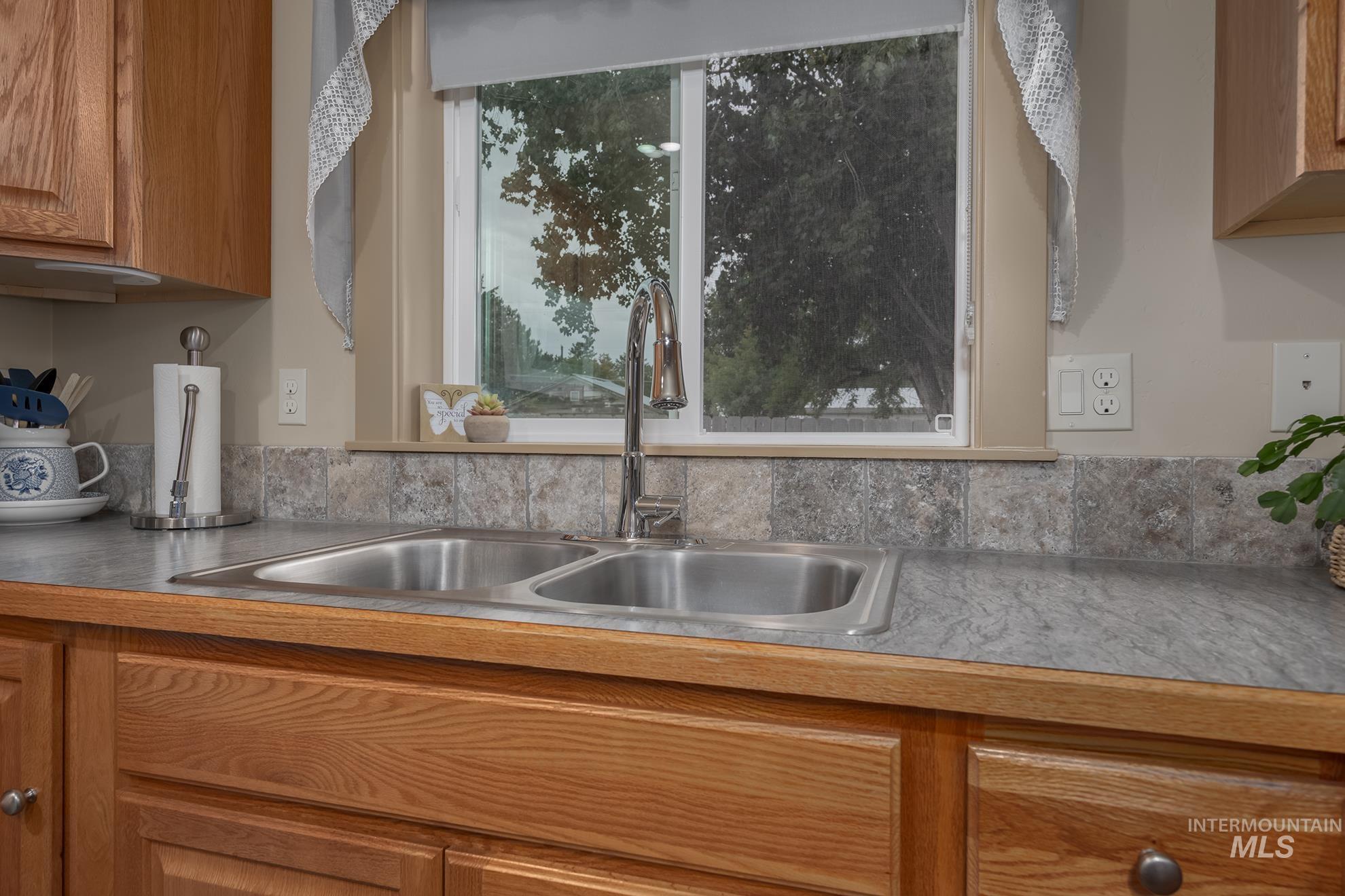 1037 W Butterfield, Weiser, Idaho 83672, 3 Bedrooms, 2 Bathrooms, Residential For Sale, Price $338,000, 98999843