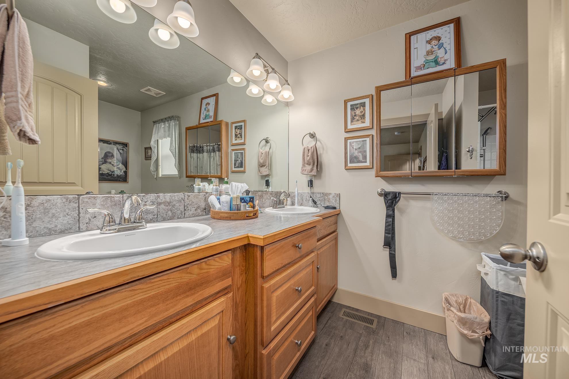 1037 W Butterfield, Weiser, Idaho 83672, 3 Bedrooms, 2 Bathrooms, Residential For Sale, Price $338,000, 98999843