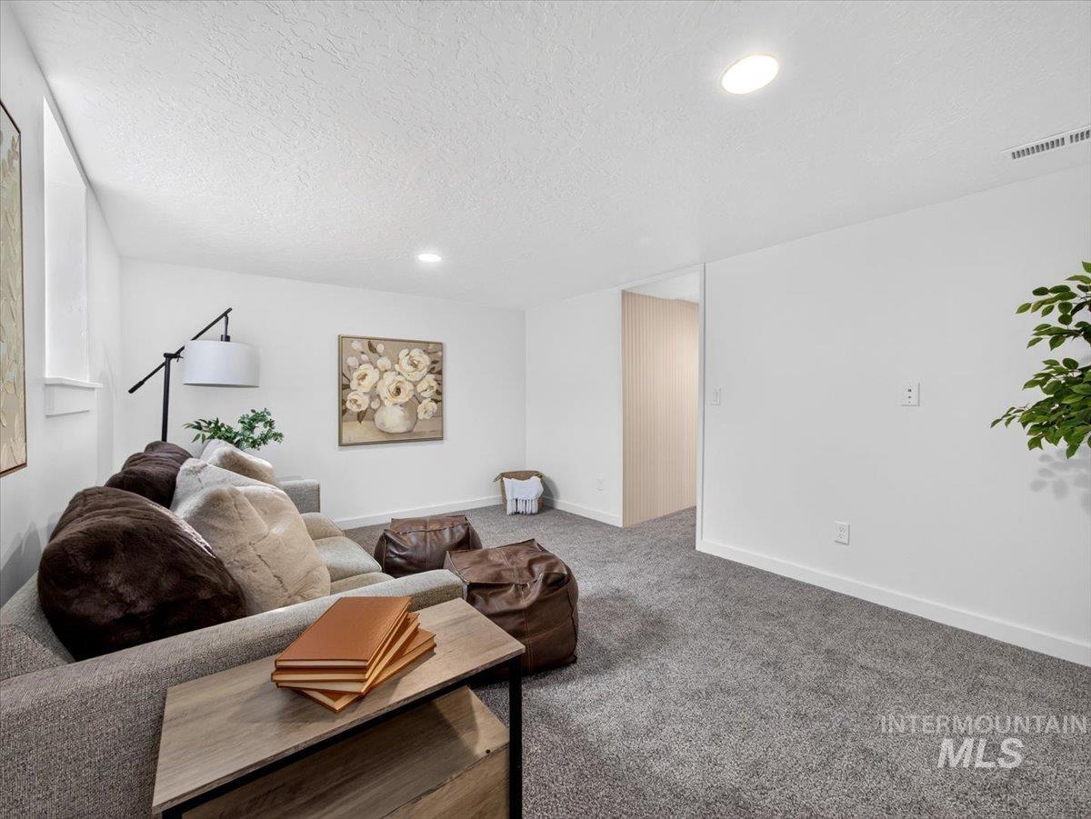 315 N Boise Ave, Emmett, Idaho 83617, 3 Bedrooms, 2 Bathrooms, Residential For Sale, Price $339,990, 98999854