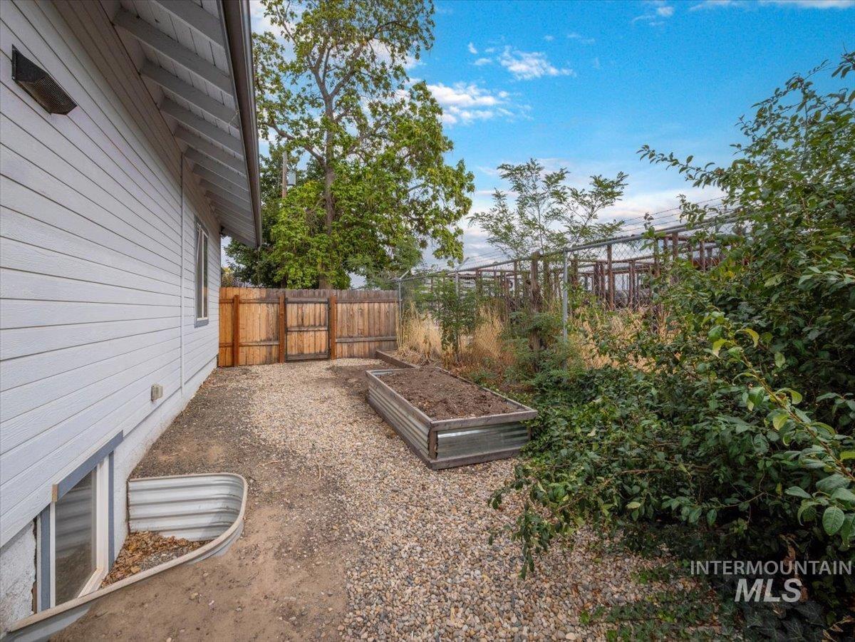 315 N Boise Ave, Emmett, Idaho 83617, 3 Bedrooms, 2 Bathrooms, Residential For Sale, Price $339,990, 98999854