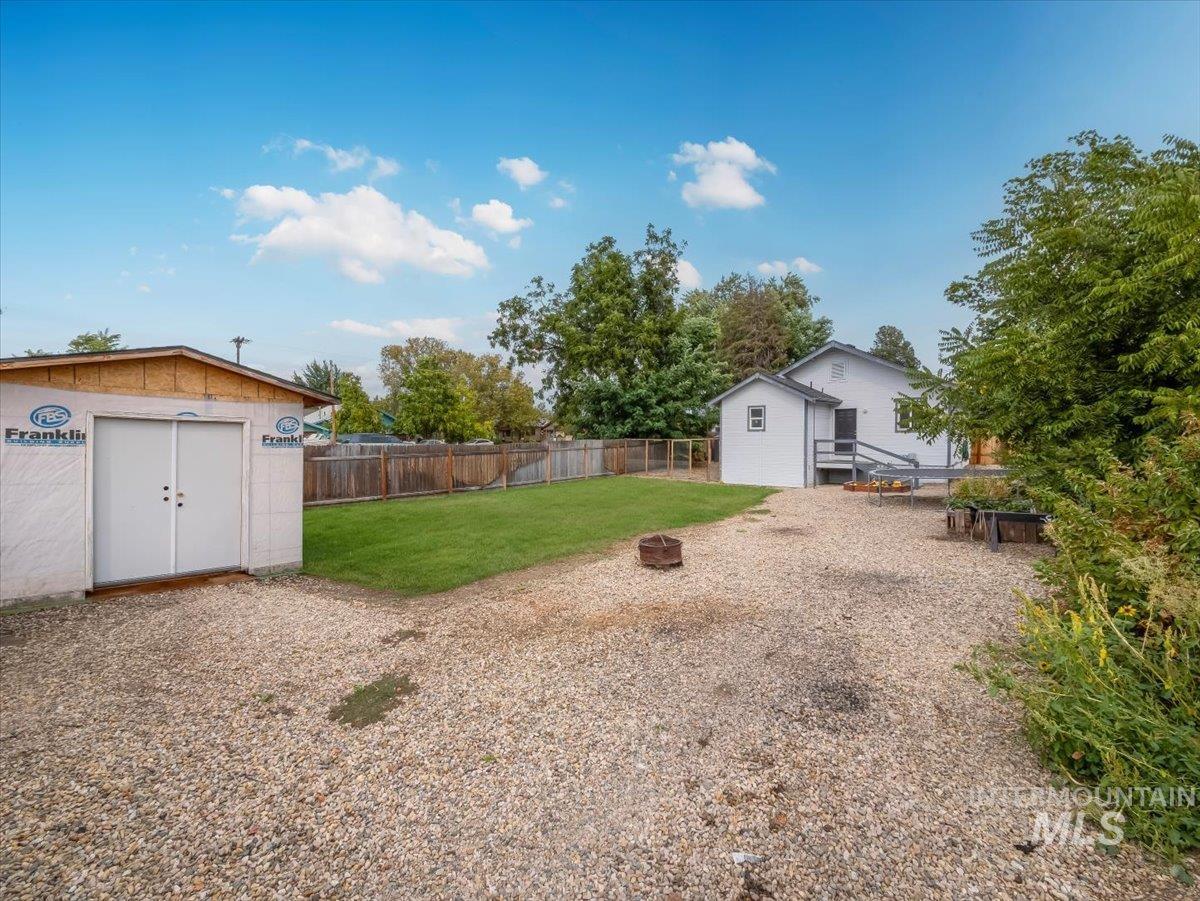 315 N Boise Ave, Emmett, Idaho 83617, 3 Bedrooms, 2 Bathrooms, Residential For Sale, Price $339,990, 98999854