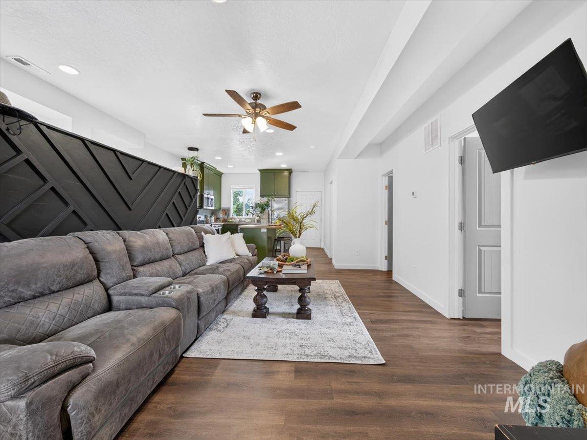 315 N Boise Ave, Emmett, Idaho 83617, 3 Bedrooms, 2 Bathrooms, Residential For Sale, Price $339,990, 98999854