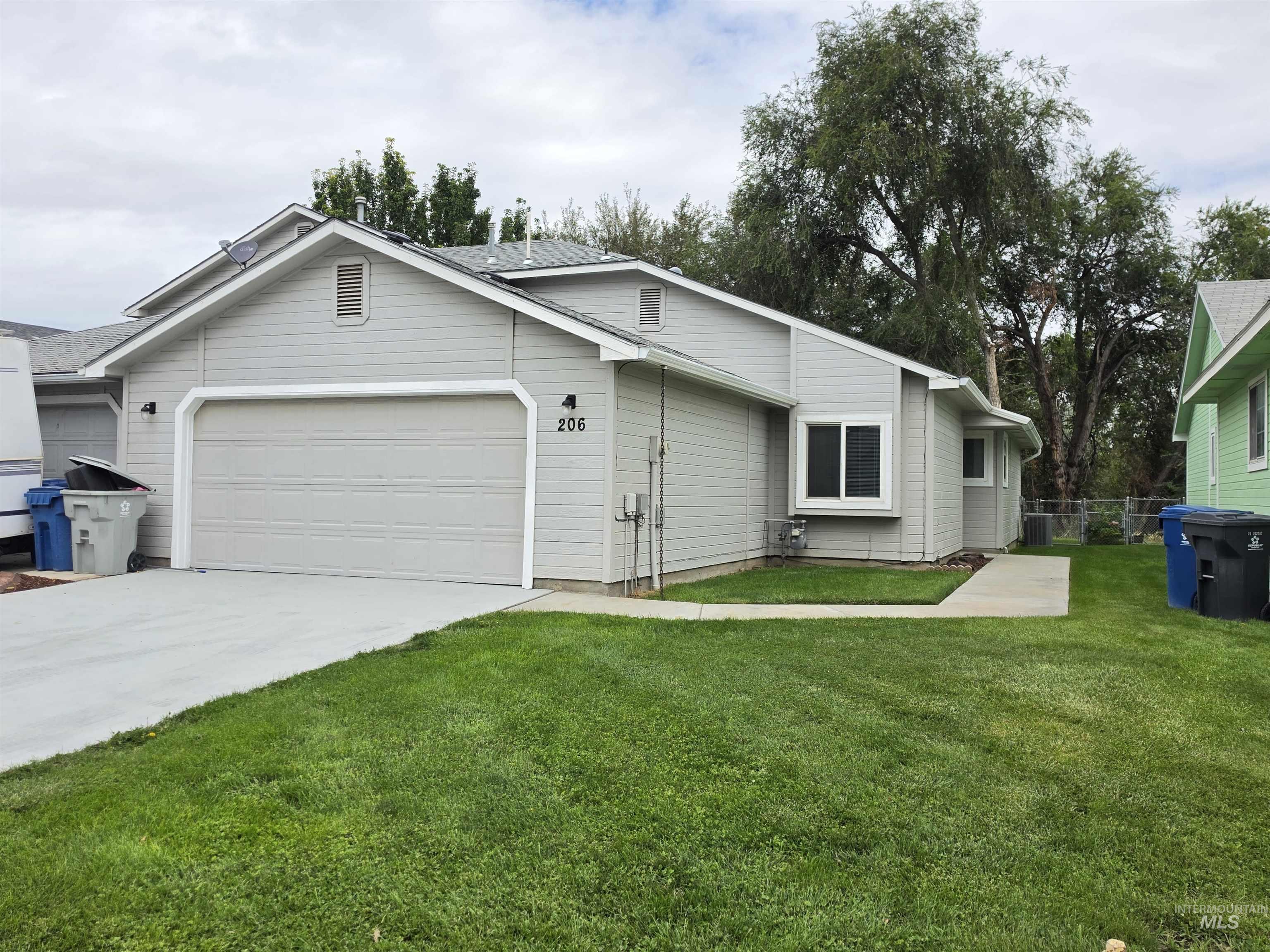 206 S Valley Dr., Nampa, Idaho 83686, 2 Bedrooms, 2 Bathrooms, Residential For Sale, Price $349,900,MLS 98999857
