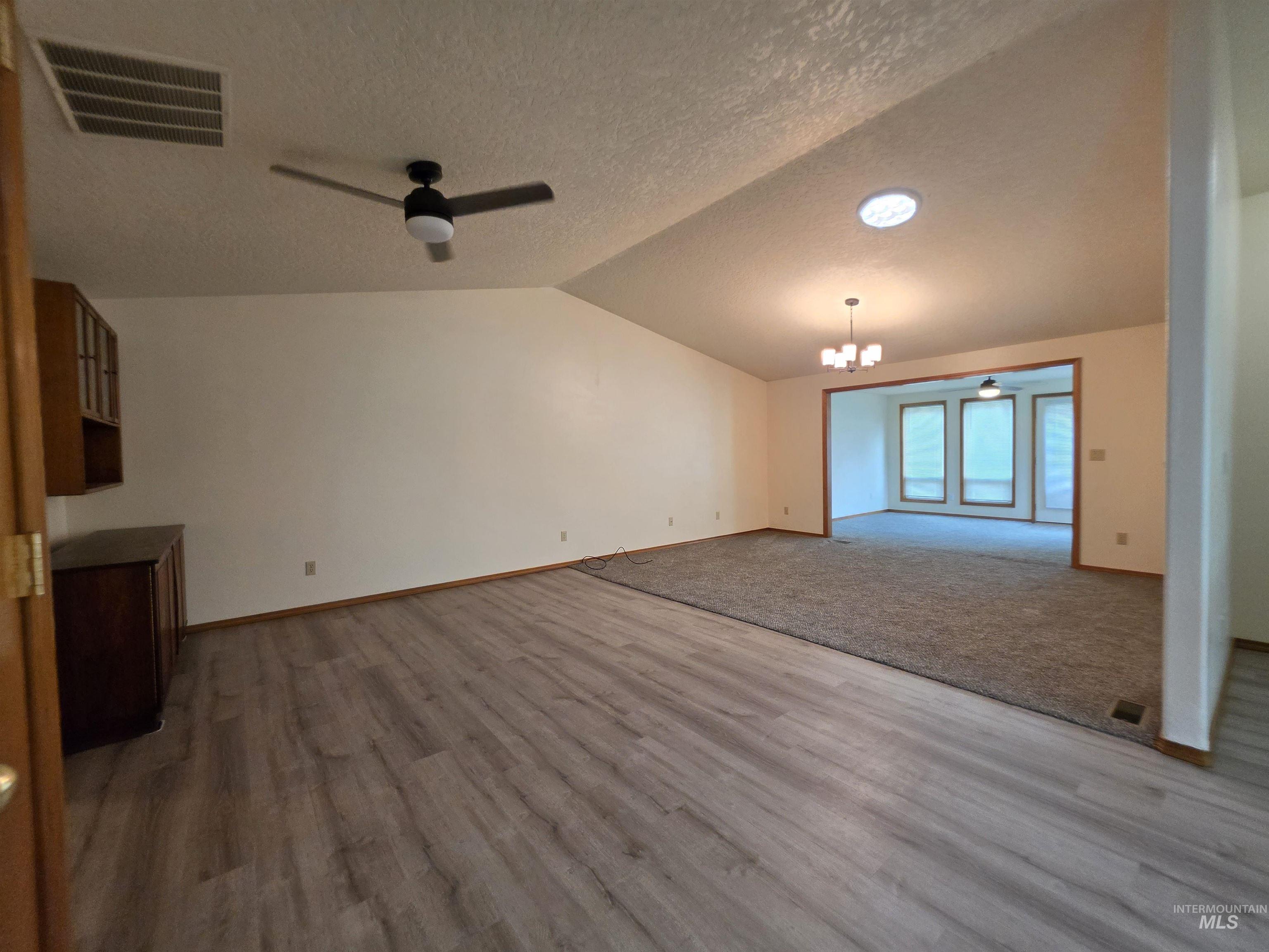 206 S Valley Dr., Nampa, Idaho 83686, 2 Bedrooms, 2 Bathrooms, Residential For Sale, Price $349,900,MLS 98999857