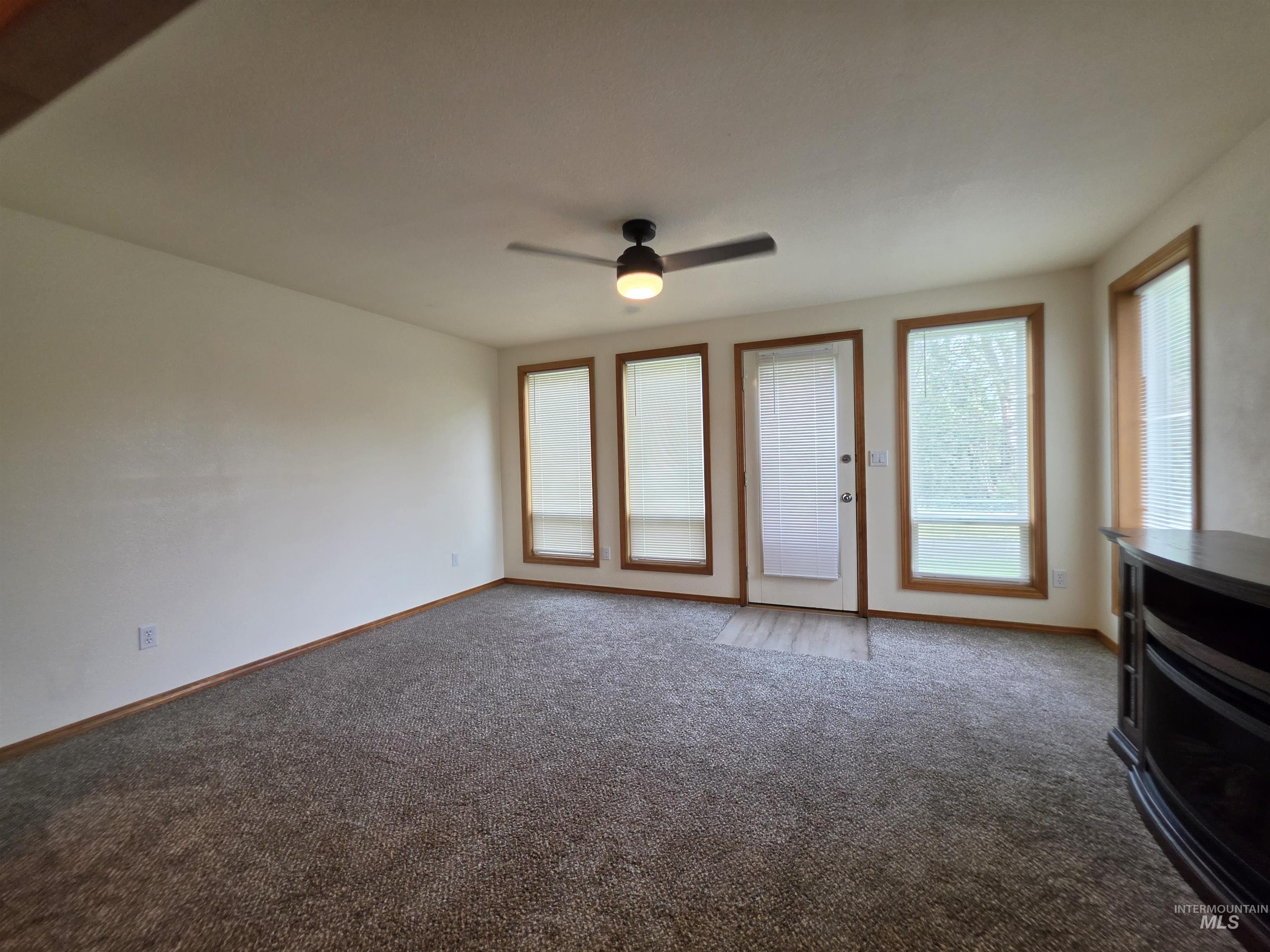 206 S Valley Dr., Nampa, Idaho 83686, 2 Bedrooms, 2 Bathrooms, Residential For Sale, Price $349,900,MLS 98999857