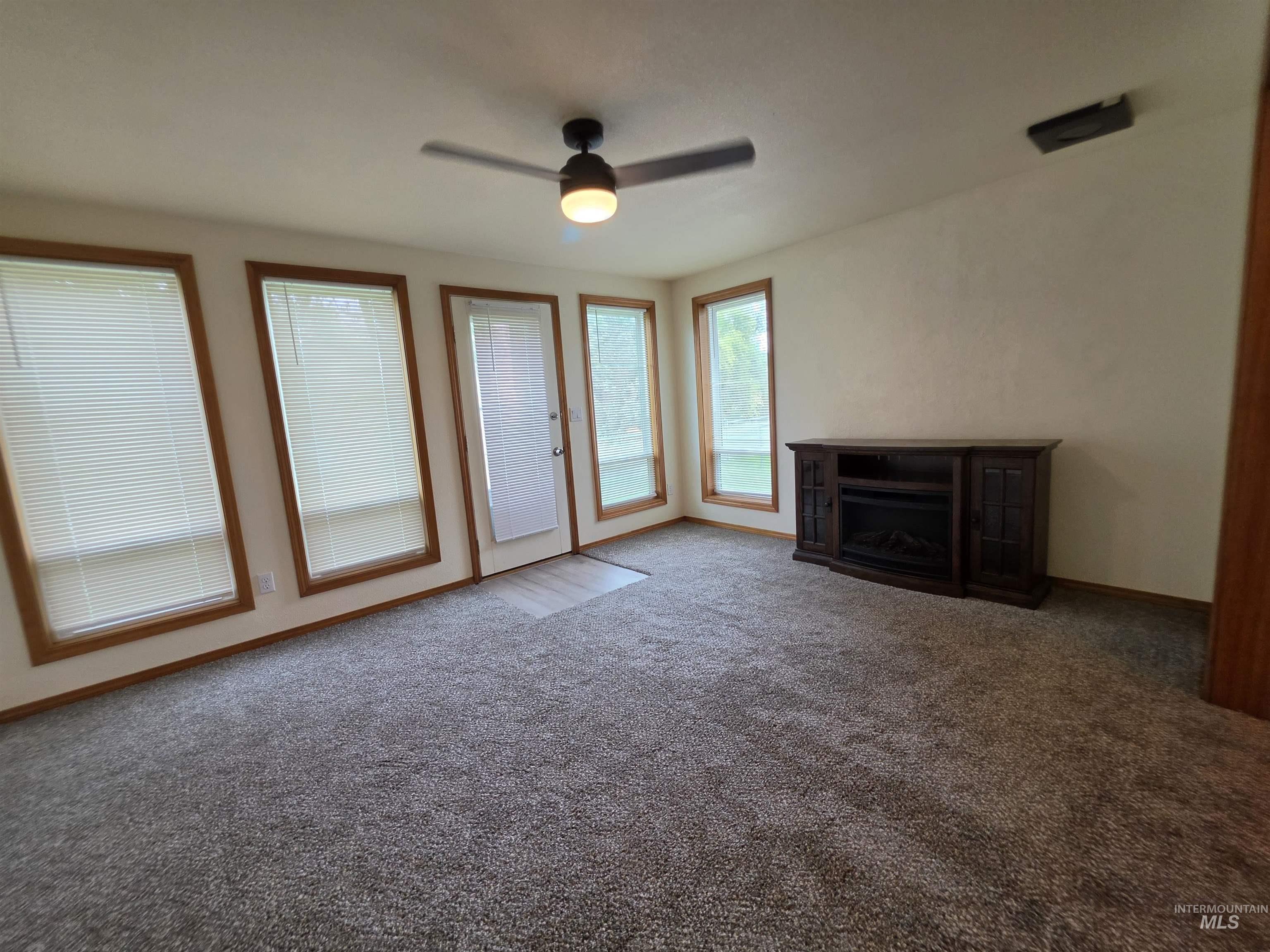 206 S Valley Dr., Nampa, Idaho 83686, 2 Bedrooms, 2 Bathrooms, Residential For Sale, Price $349,900,MLS 98999857