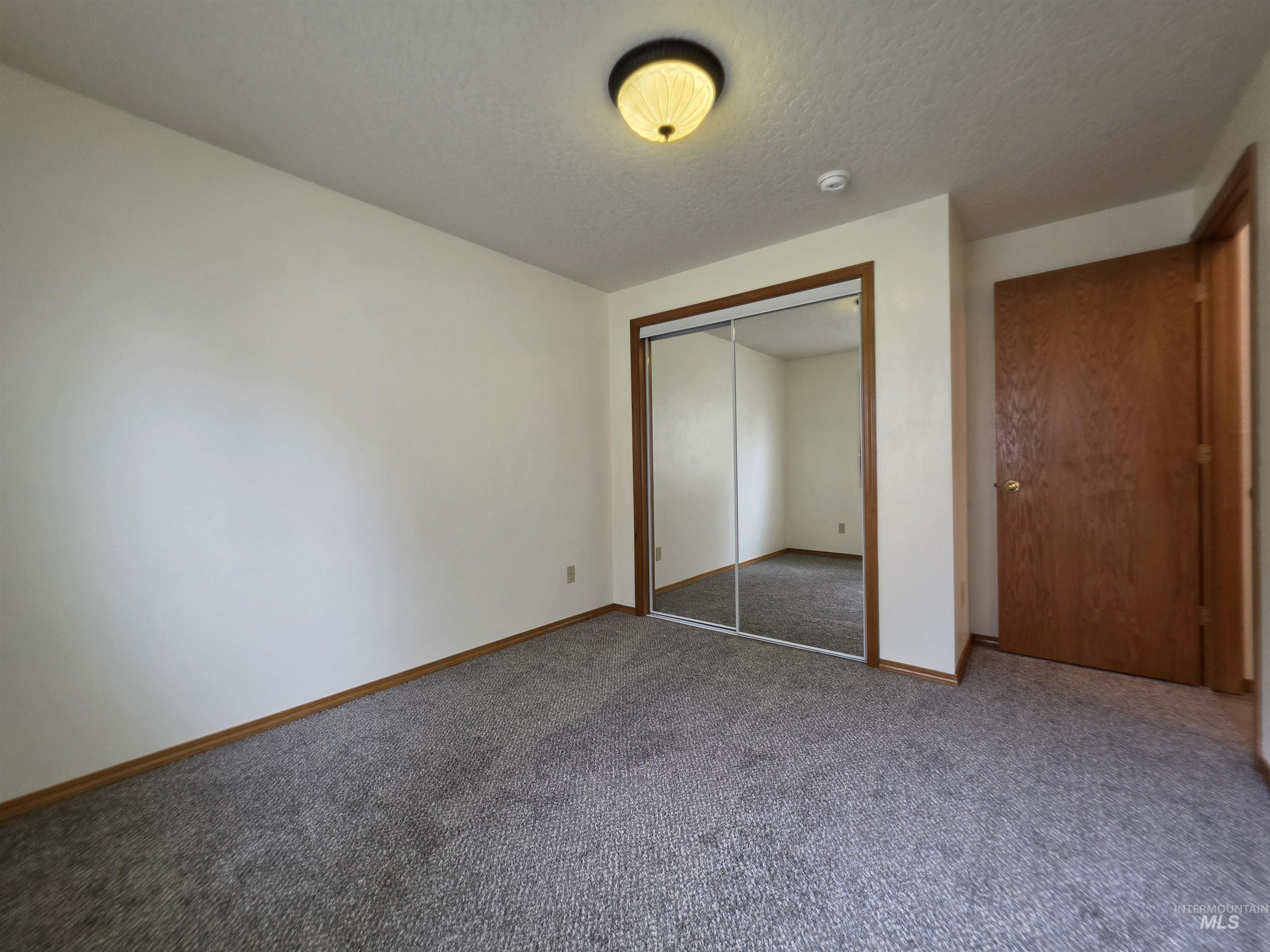 206 S Valley Dr., Nampa, Idaho 83686, 2 Bedrooms, 2 Bathrooms, Residential For Sale, Price $349,900,MLS 98999857