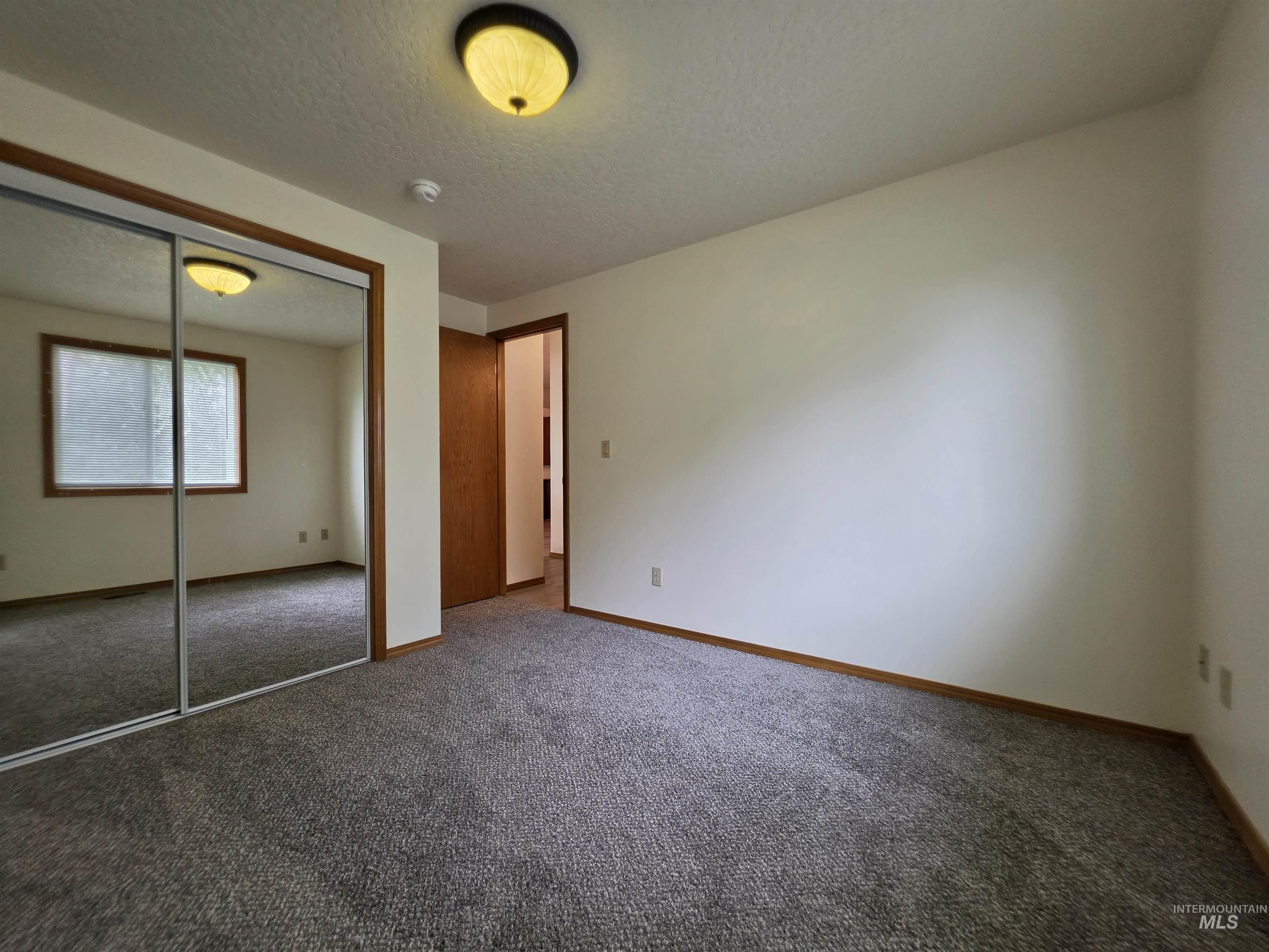 206 S Valley Dr., Nampa, Idaho 83686, 2 Bedrooms, 2 Bathrooms, Residential For Sale, Price $349,900,MLS 98999857