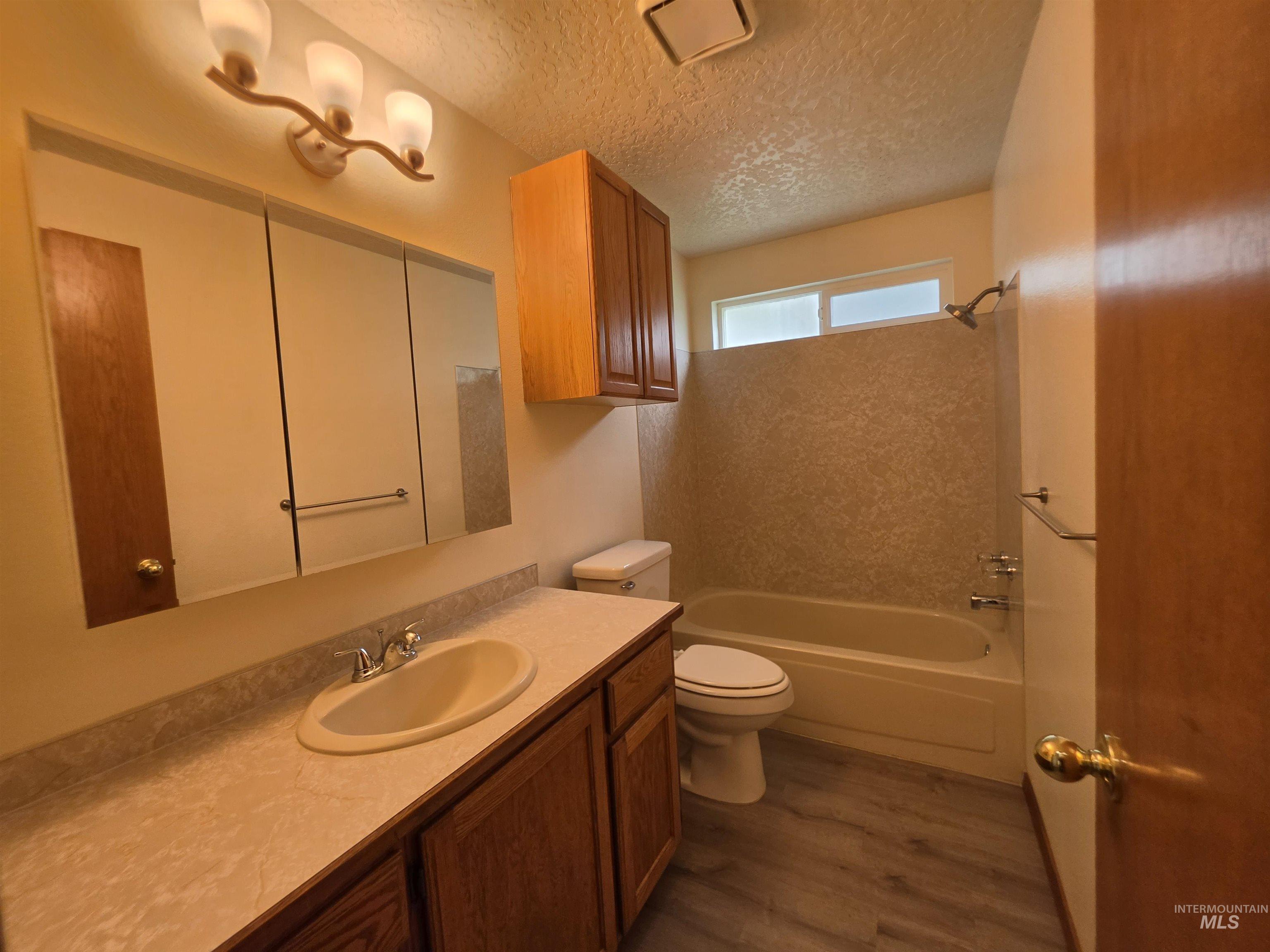 206 S Valley Dr., Nampa, Idaho 83686, 2 Bedrooms, 2 Bathrooms, Residential For Sale, Price $349,900,MLS 98999857
