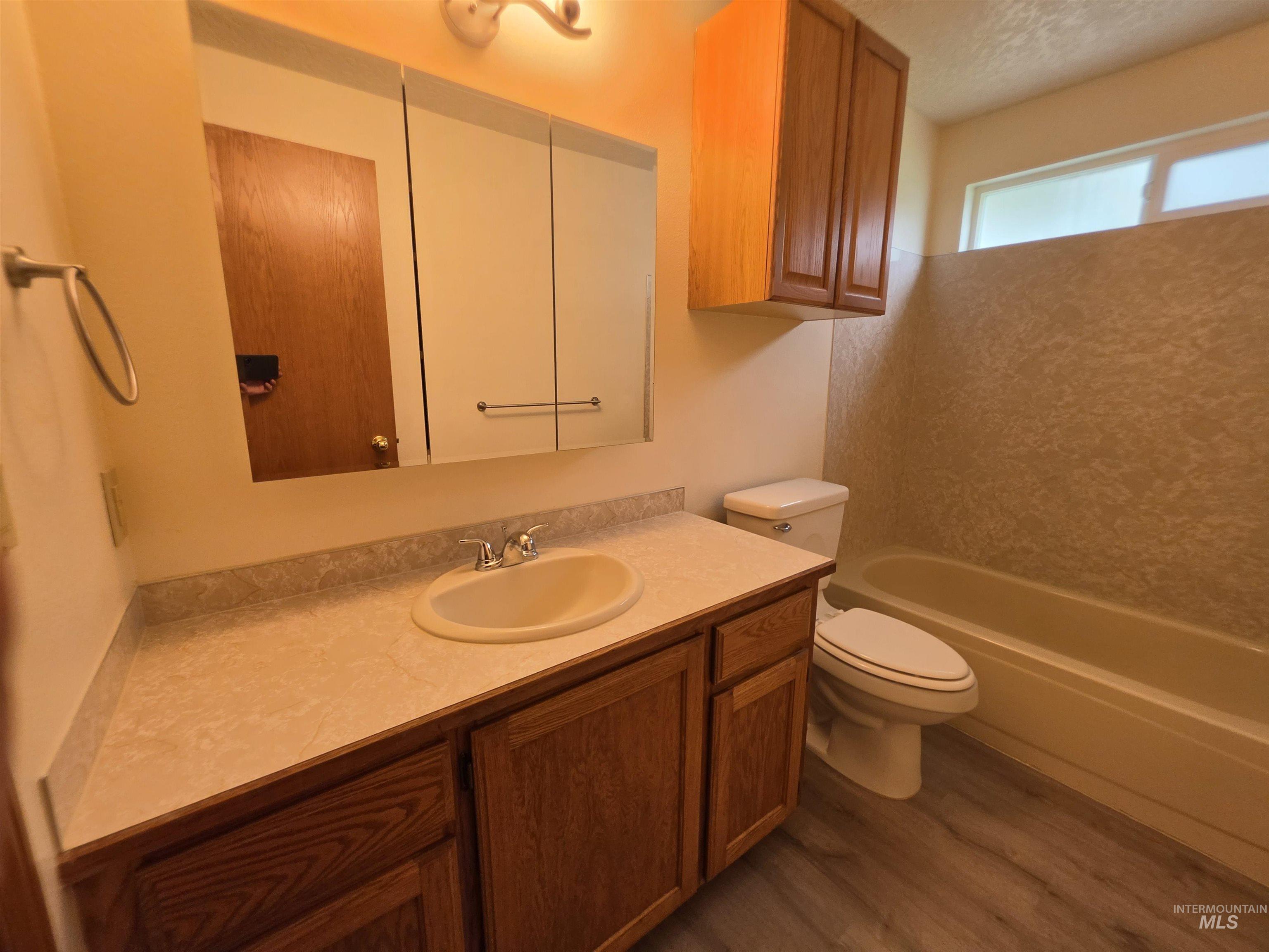 206 S Valley Dr., Nampa, Idaho 83686, 2 Bedrooms, 2 Bathrooms, Residential For Sale, Price $349,900,MLS 98999857