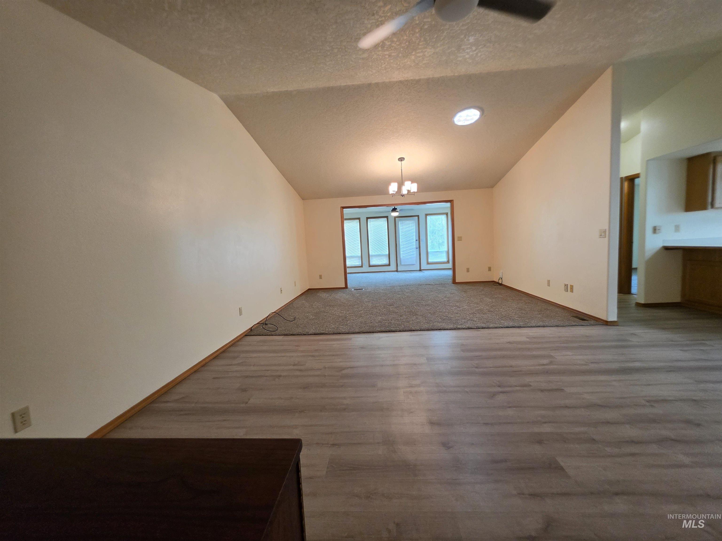 206 S Valley Dr., Nampa, Idaho 83686, 2 Bedrooms, 2 Bathrooms, Residential For Sale, Price $349,900,MLS 98999857