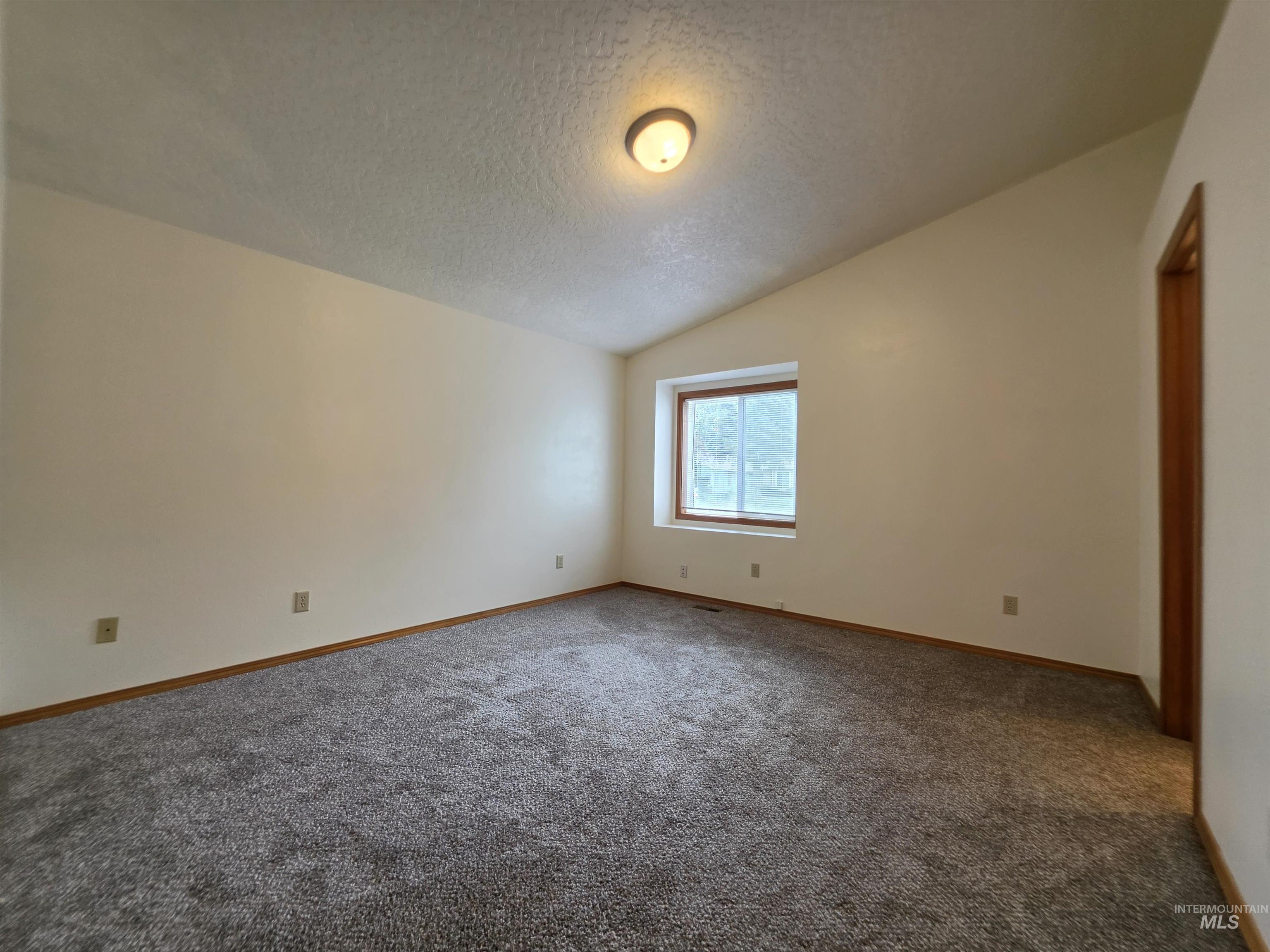 206 S Valley Dr., Nampa, Idaho 83686, 2 Bedrooms, 2 Bathrooms, Residential For Sale, Price $349,900,MLS 98999857