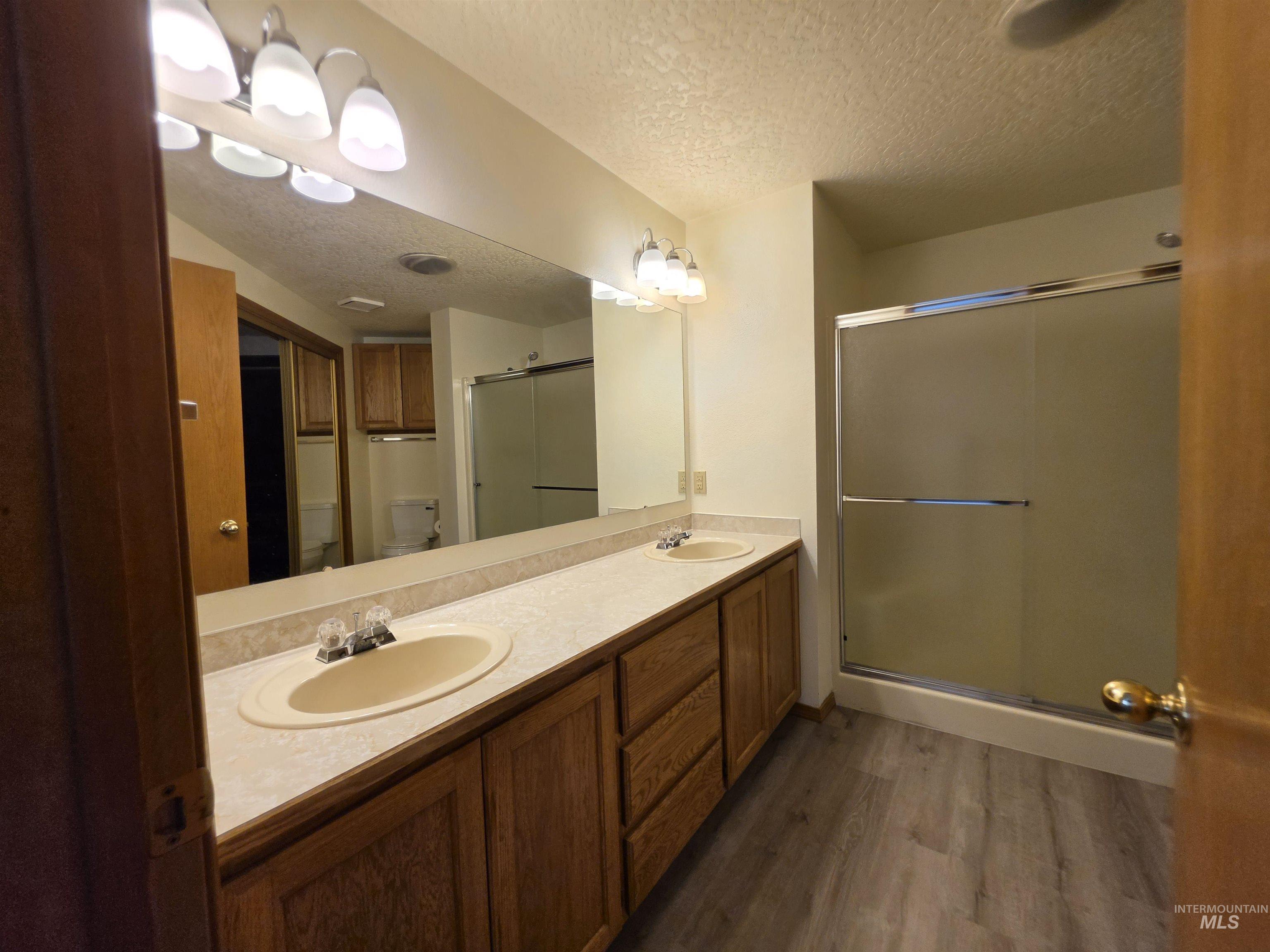 206 S Valley Dr., Nampa, Idaho 83686, 2 Bedrooms, 2 Bathrooms, Residential For Sale, Price $349,900,MLS 98999857