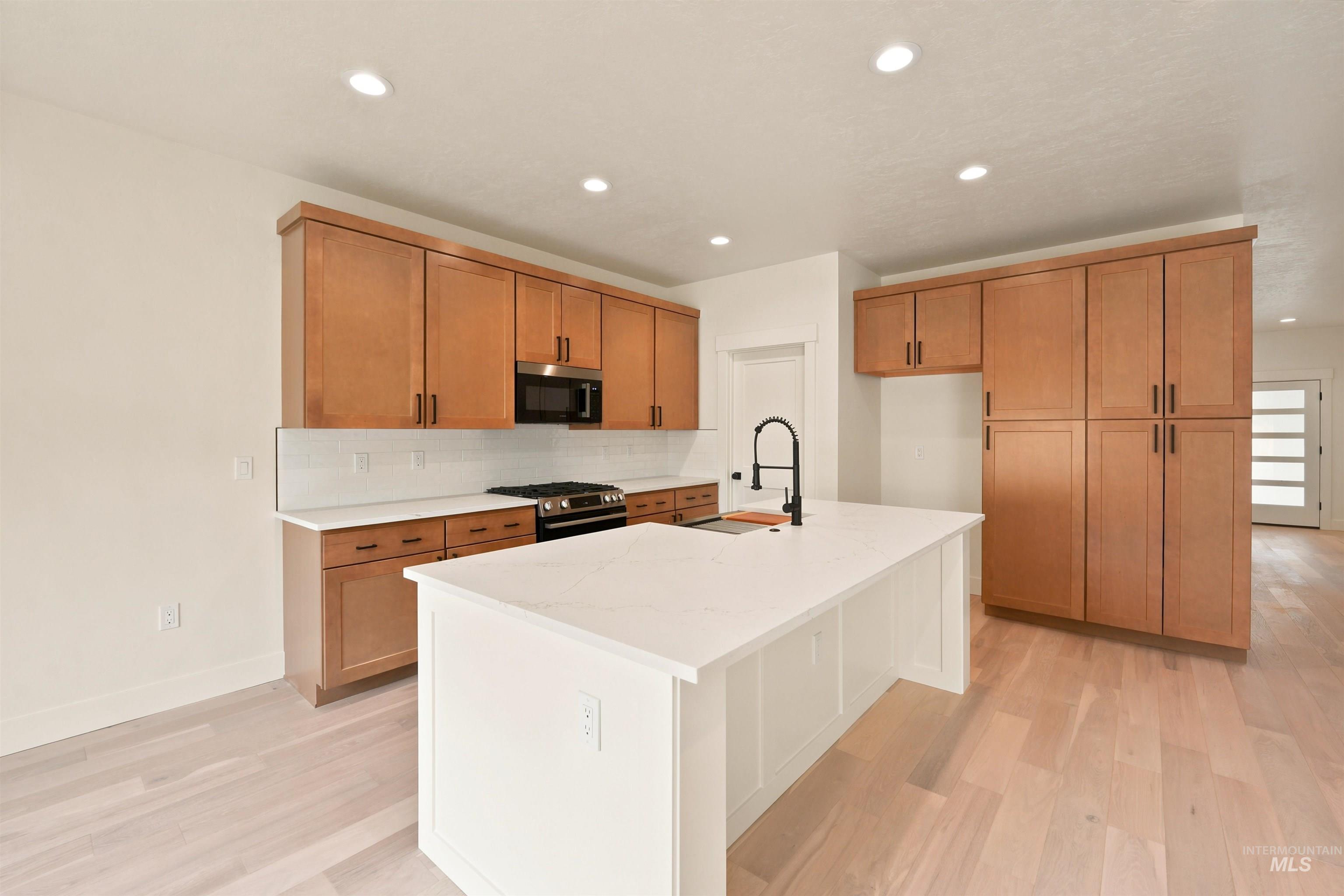 3683 S Kingsland Way, Boise, Idaho 83716, 3 Bedrooms, 2 Bathrooms, Residential For Sale, Price $614,400,MLS 98999863