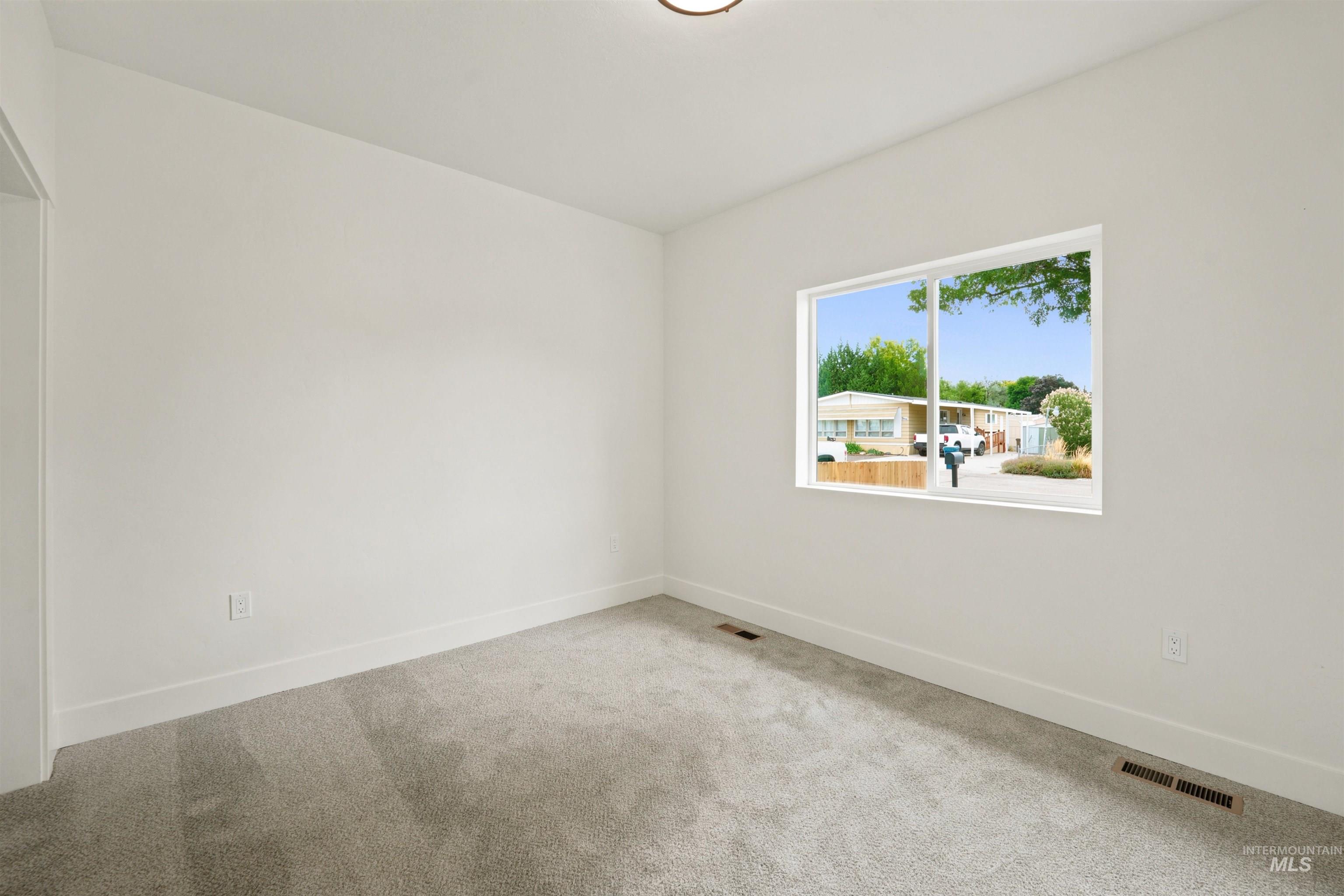 3683 S Kingsland Way, Boise, Idaho 83716, 3 Bedrooms, 2 Bathrooms, Residential For Sale, Price $614,400,MLS 98999863
