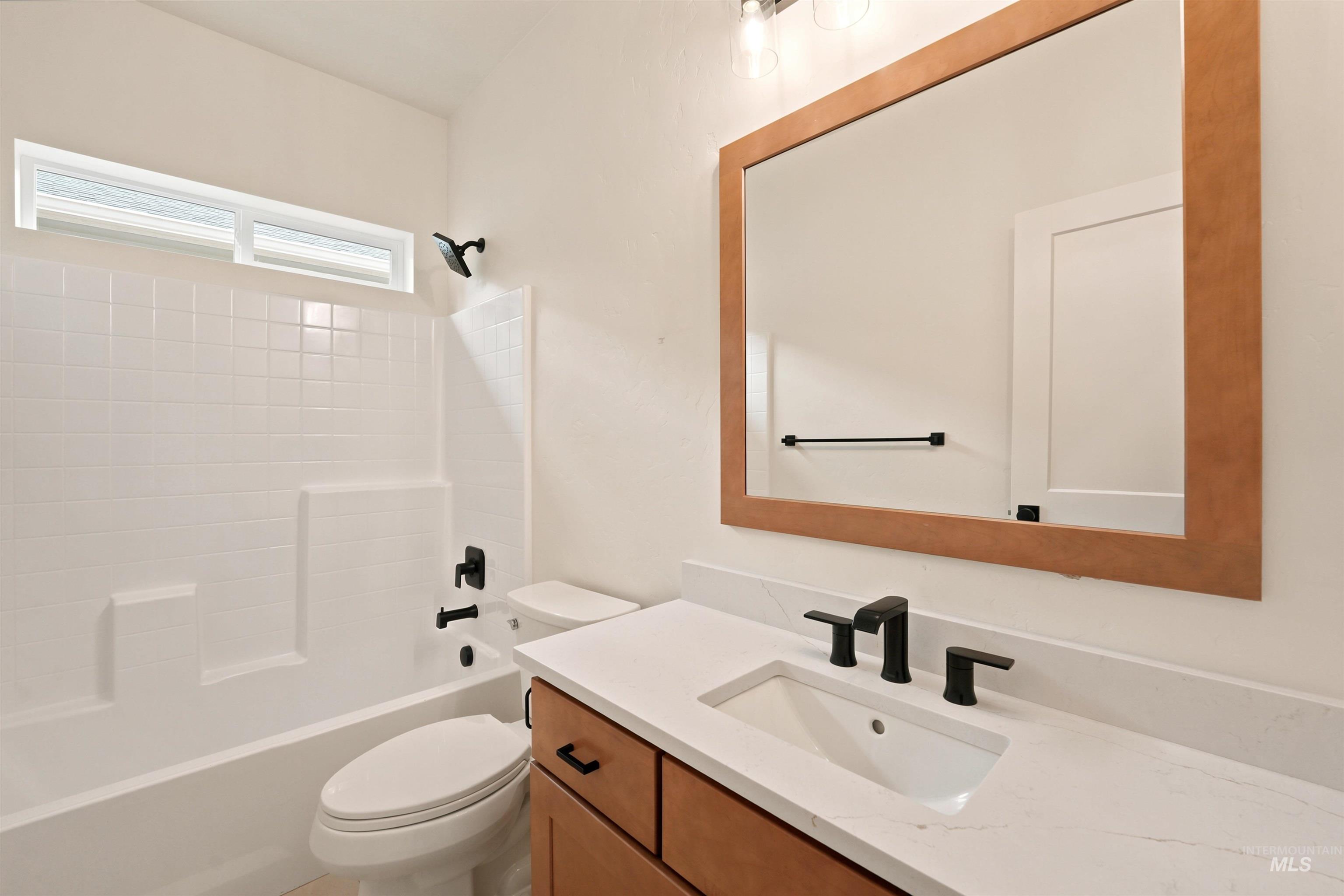 3683 S Kingsland Way, Boise, Idaho 83716, 3 Bedrooms, 2 Bathrooms, Residential For Sale, Price $614,400,MLS 98999863