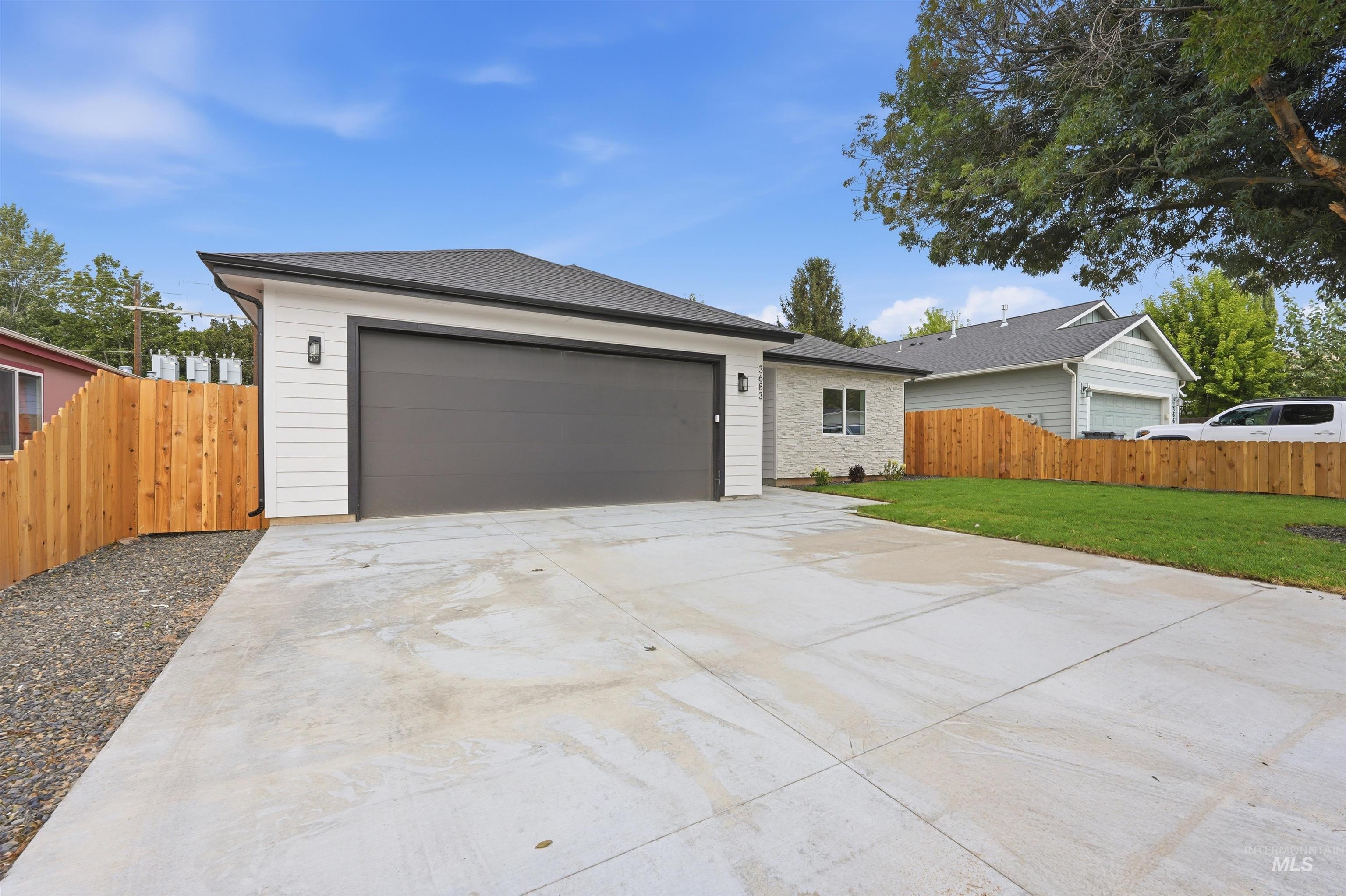 3683 S Kingsland Way, Boise, Idaho 83716, 3 Bedrooms, 2 Bathrooms, Residential For Sale, Price $614,400,MLS 98999863