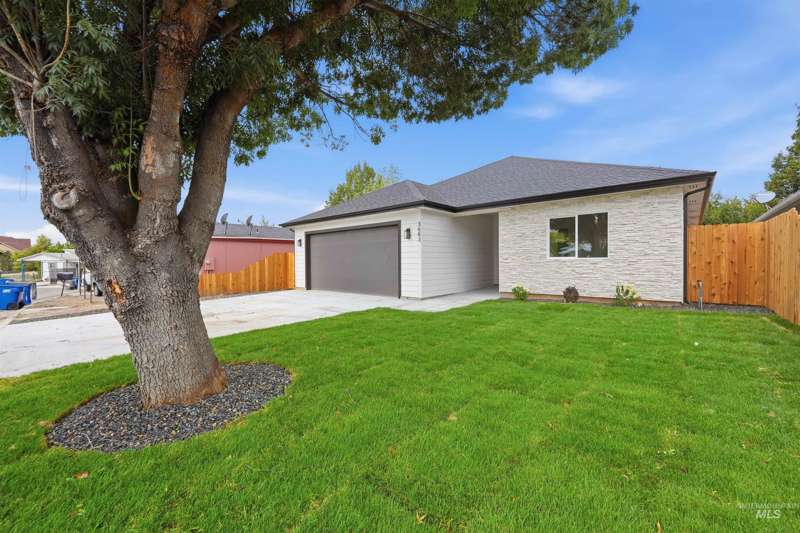 3683 S Kingsland Way, Boise, Idaho 83716, 3 Bedrooms, 2 Bathrooms, Residential For Sale, Price $614,400,MLS 98999863