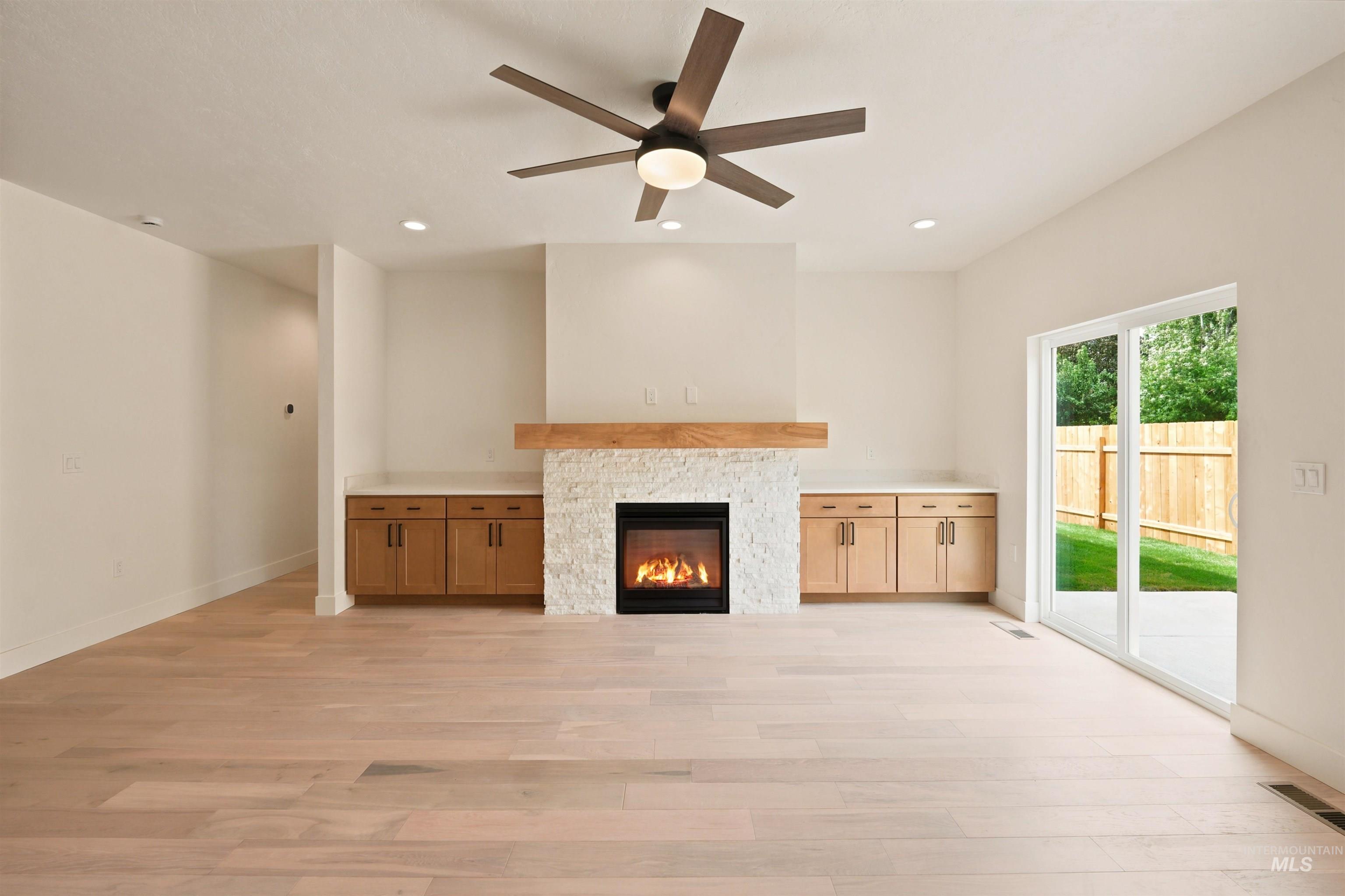 3683 S Kingsland Way, Boise, Idaho 83716, 3 Bedrooms, 2 Bathrooms, Residential For Sale, Price $614,400,MLS 98999863