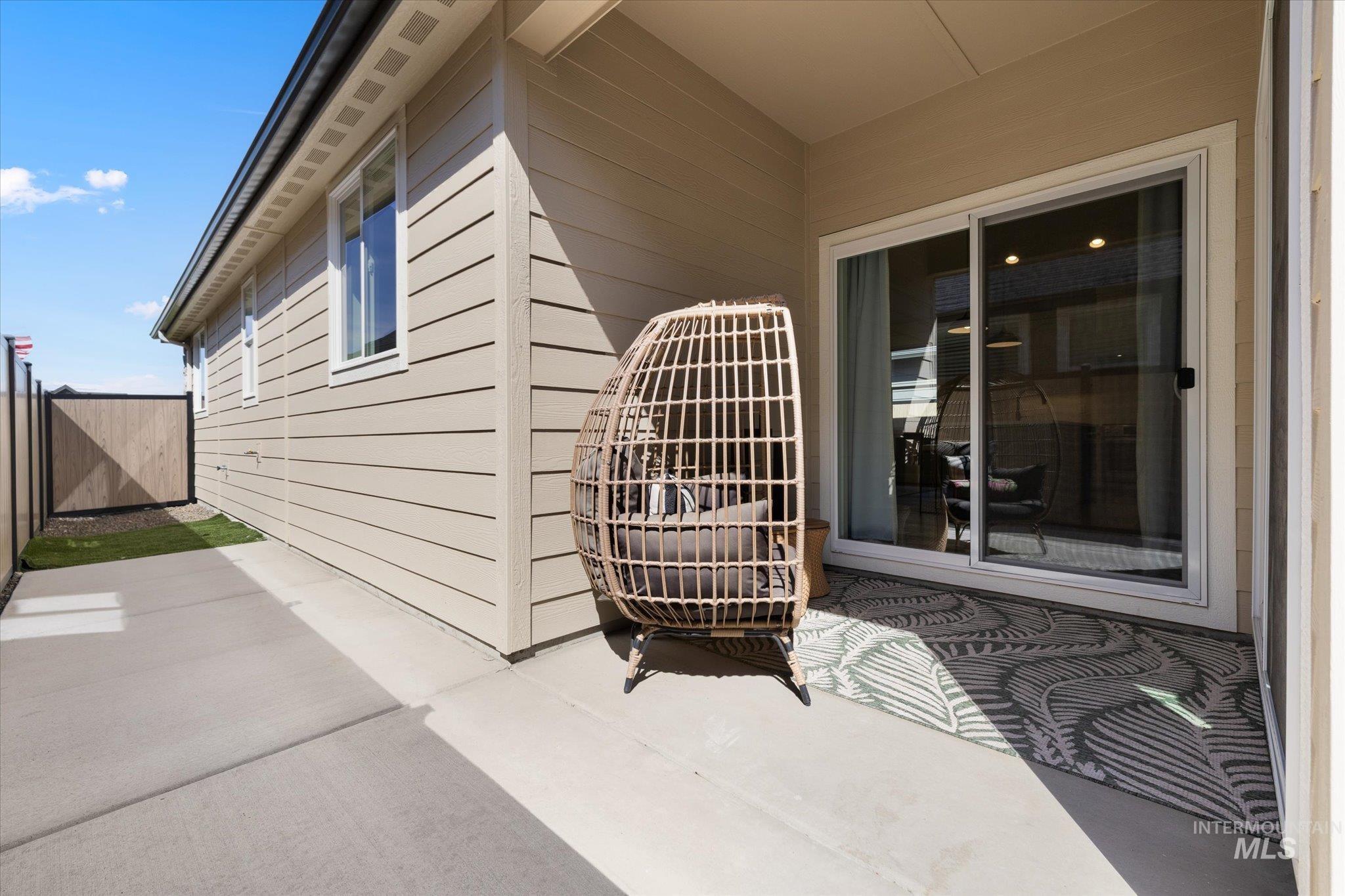 6725 W Los Flores Dr, Meridian, Idaho 83646, 3 Bedrooms, 2 Bathrooms, Residential For Sale, Price $509,000,MLS 98999865