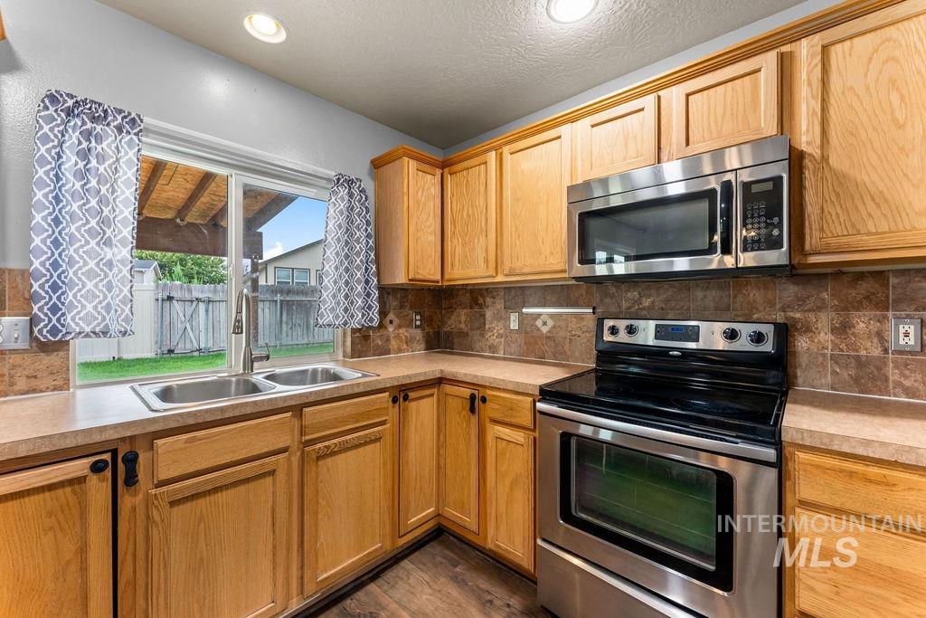 3936 E Clear Springs Dr, Nampa, Idaho 83686, 4 Bedrooms, 2.5 Bathrooms, Residential For Sale, Price $389,900, 98999867