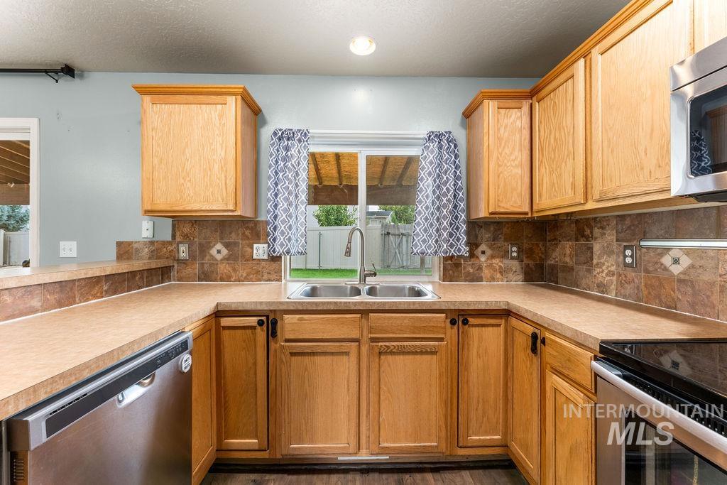 3936 E Clear Springs Dr, Nampa, Idaho 83686, 4 Bedrooms, 2.5 Bathrooms, Residential For Sale, Price $389,900, 98999867