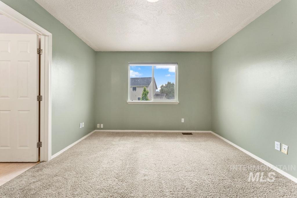 3936 E Clear Springs Dr, Nampa, Idaho 83686, 4 Bedrooms, 2.5 Bathrooms, Residential For Sale, Price $389,900, 98999867