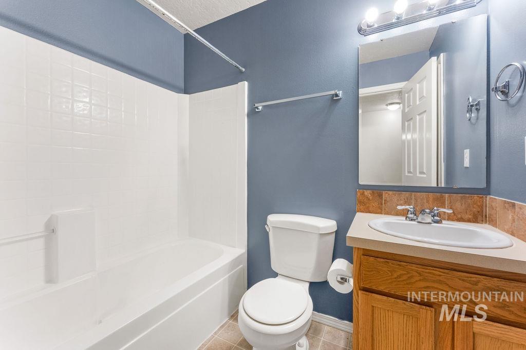 3936 E Clear Springs Dr, Nampa, Idaho 83686, 4 Bedrooms, 2.5 Bathrooms, Residential For Sale, Price $389,900, 98999867