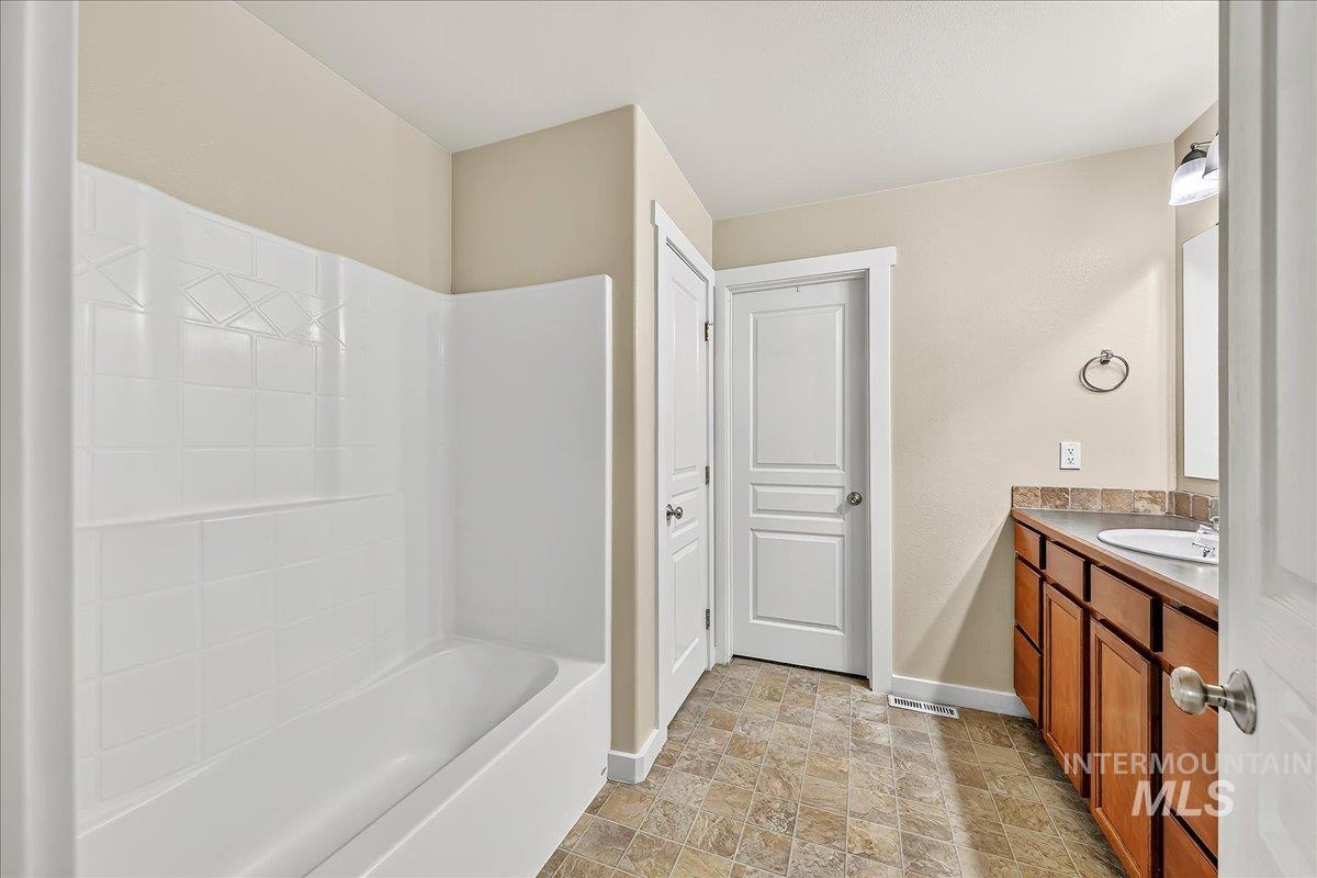 6579 S Warwickshire Ave, Boise, Idaho 83709, 4 Bedrooms, 2.5 Bathrooms, Residential For Sale, Price $439,900,MLS 98999876