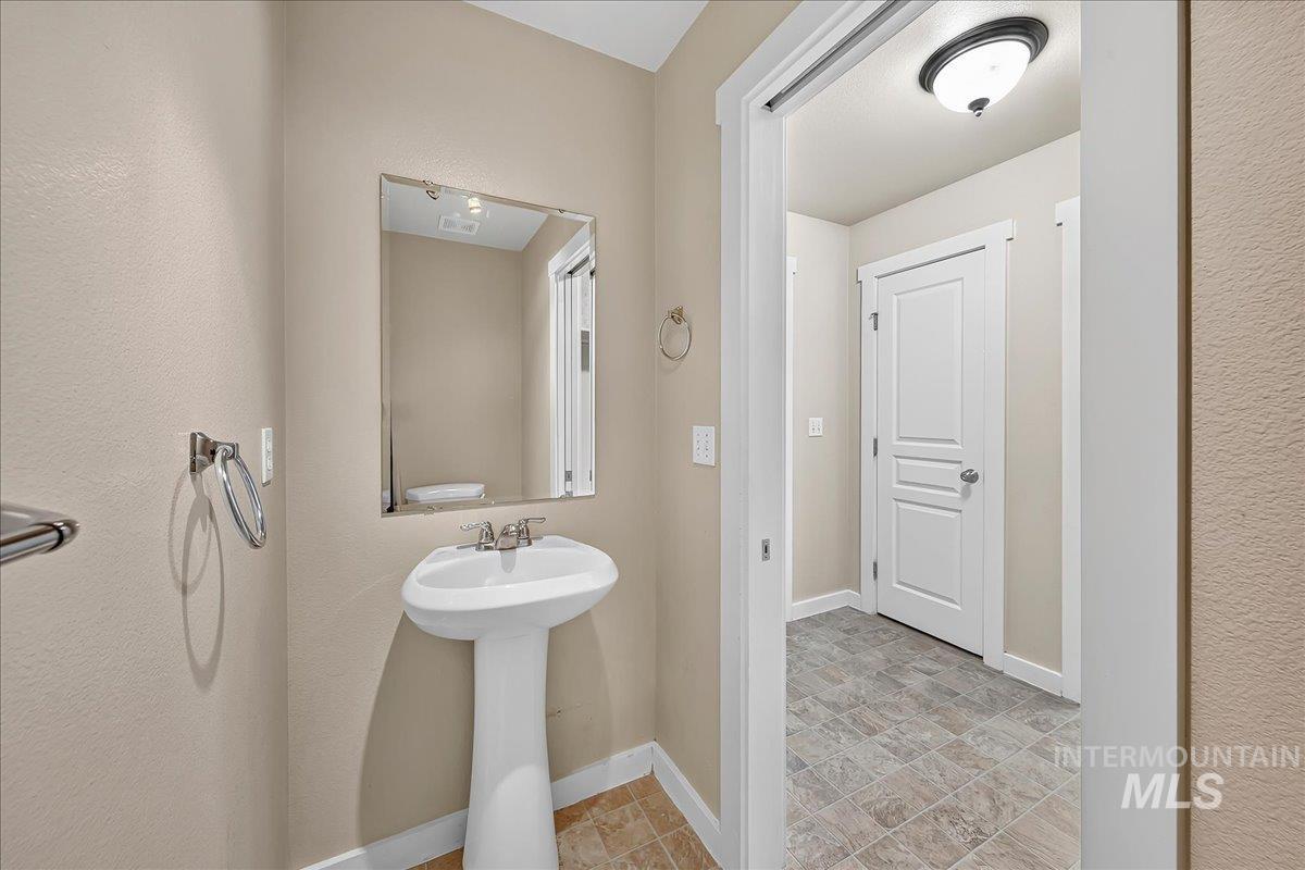 6579 S Warwickshire Ave, Boise, Idaho 83709, 4 Bedrooms, 2.5 Bathrooms, Residential For Sale, Price $439,900,MLS 98999876