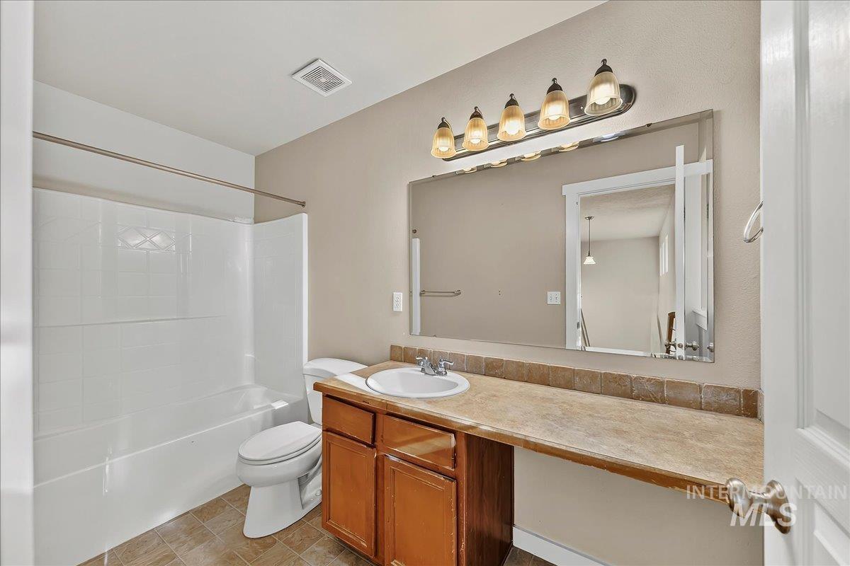 6579 S Warwickshire Ave, Boise, Idaho 83709, 4 Bedrooms, 2.5 Bathrooms, Residential For Sale, Price $439,900,MLS 98999876