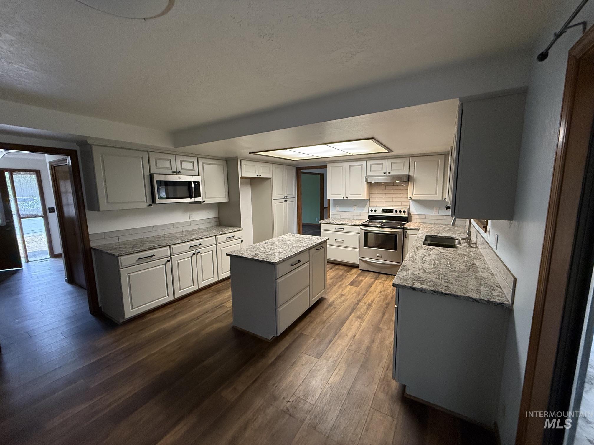 12082 W Edna, Boise, Idaho 83713, 4 Bedrooms, 2.5 Bathrooms, Residential For Sale, Price $449,900,MLS 98999882