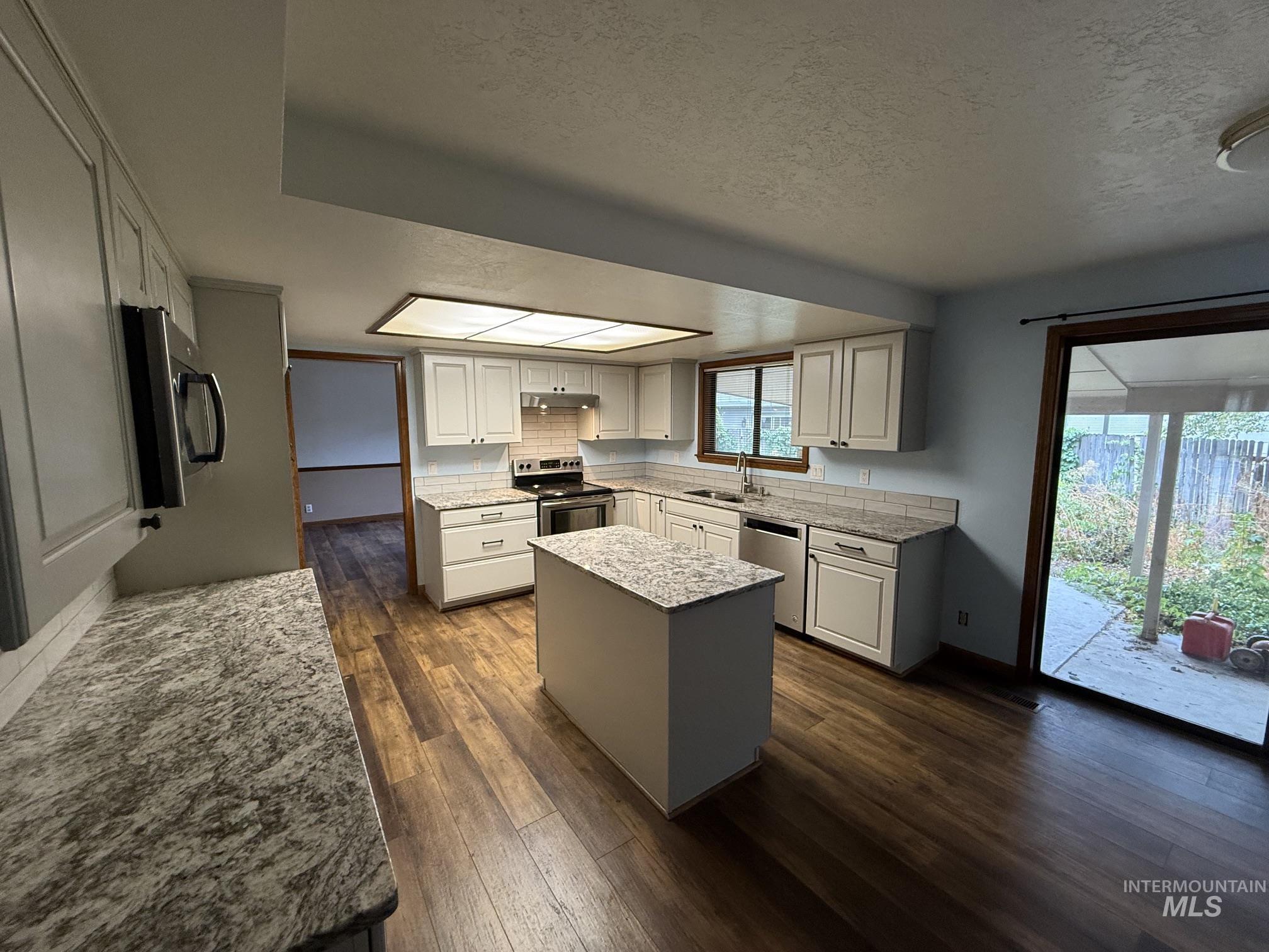 12082 W Edna, Boise, Idaho 83713, 4 Bedrooms, 2.5 Bathrooms, Residential For Sale, Price $449,900,MLS 98999882