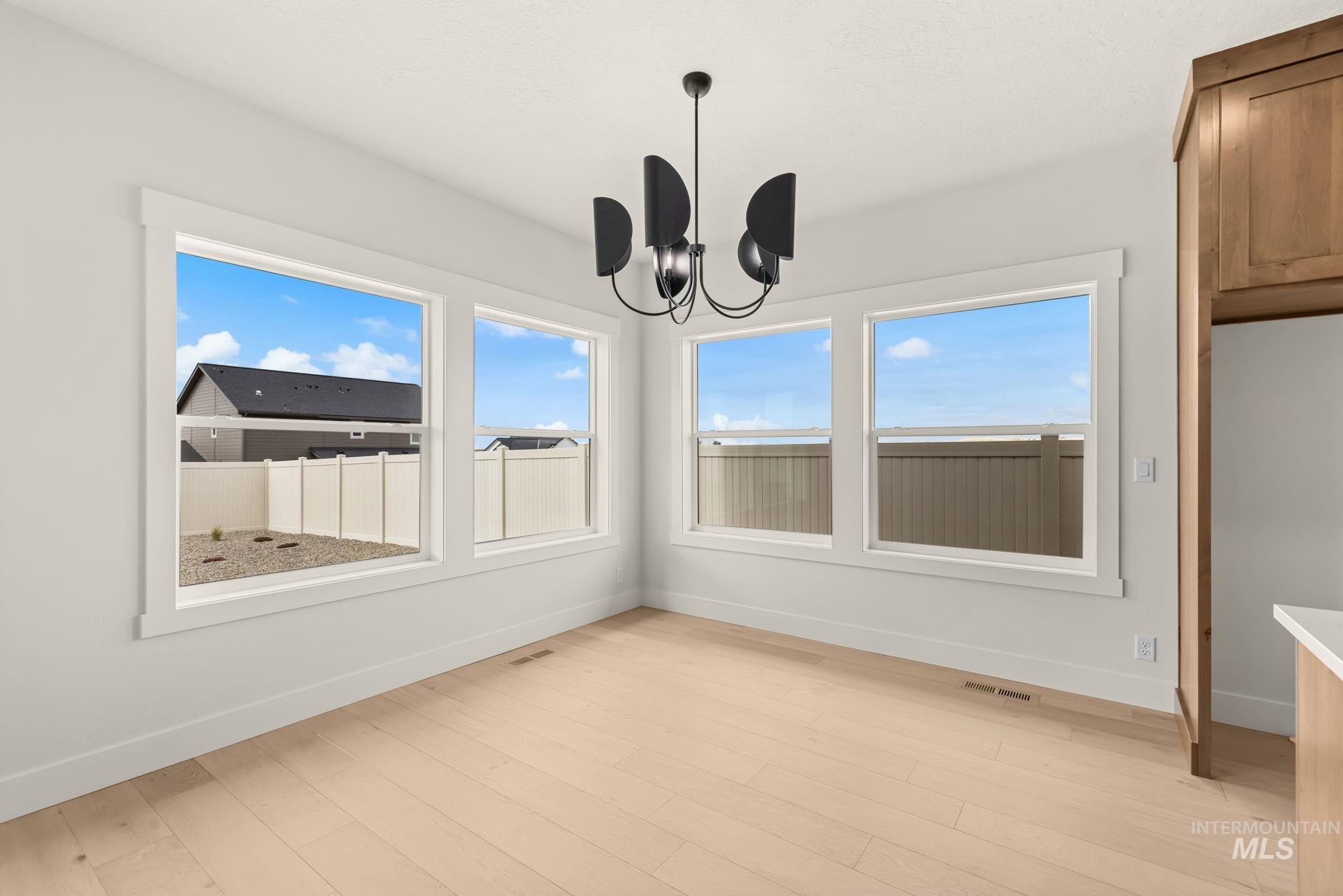 365 S Radiator Rd, Boise, Idaho 83716, 3 Bedrooms, 2 Bathrooms, Residential For Sale, Price $519,900,MLS 98999885