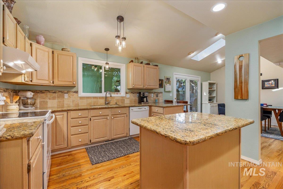 2887 S Snowflake Dr, Boise, Idaho 83706, 4 Bedrooms, 2.5 Bathrooms, Residential For Sale, Price $800,000,MLS 98999886
