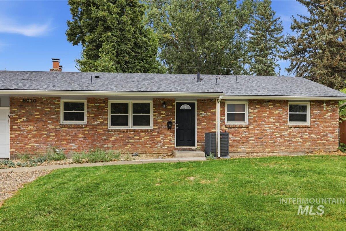 6010 W Poplar Drive, Boise, Idaho 83704, 4 Bedrooms, 3 Bathrooms, Residential For Sale, Price $620,000,MLS 98999887