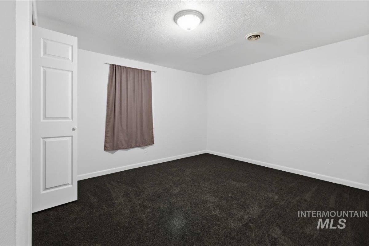 6010 W Poplar Drive, Boise, Idaho 83704, 4 Bedrooms, 3 Bathrooms, Residential For Sale, Price $620,000,MLS 98999887