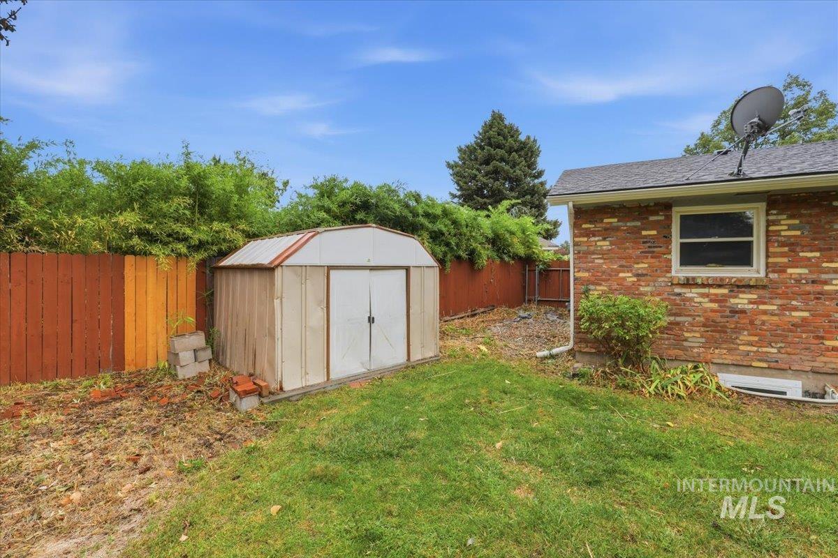 6010 W Poplar Drive, Boise, Idaho 83704, 4 Bedrooms, 3 Bathrooms, Residential For Sale, Price $620,000,MLS 98999887
