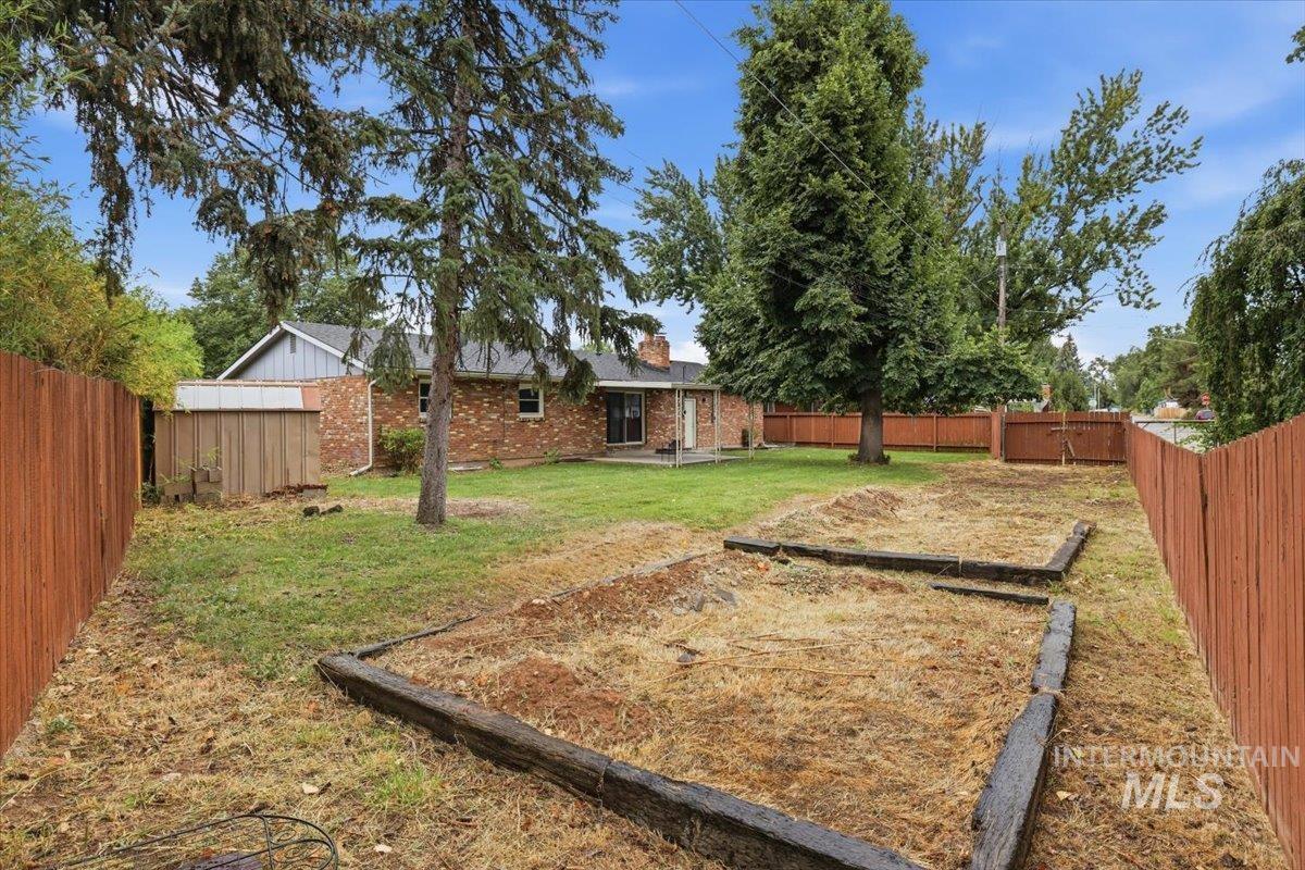 6010 W Poplar Drive, Boise, Idaho 83704, 4 Bedrooms, 3 Bathrooms, Residential For Sale, Price $620,000,MLS 98999887