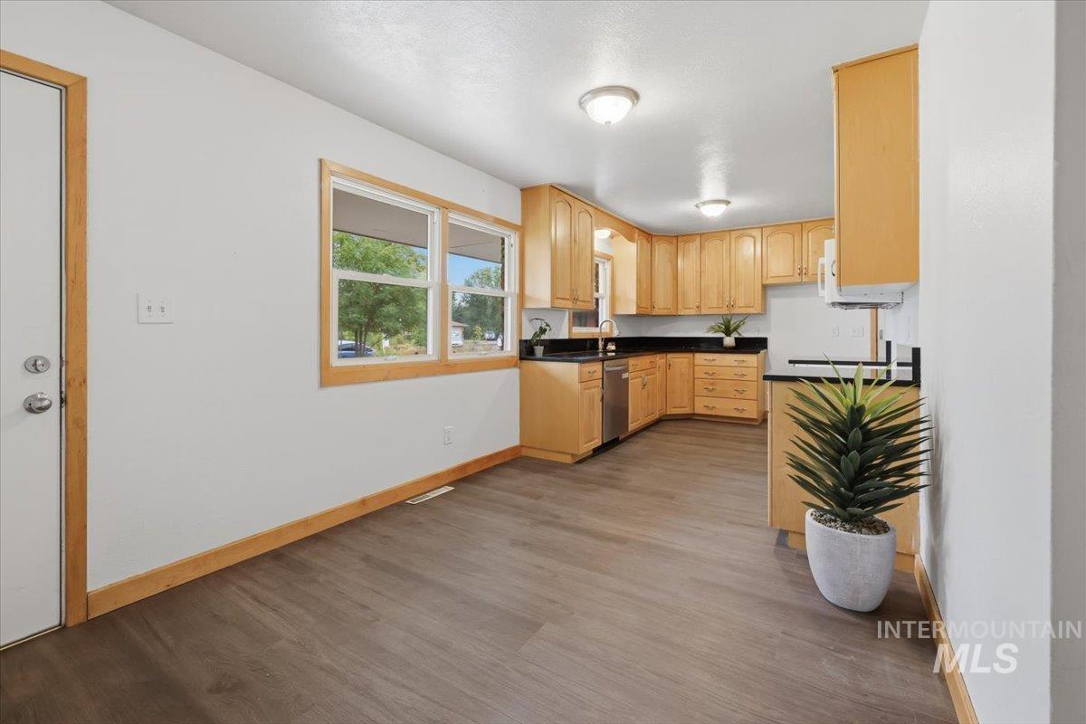 6010 W Poplar Drive, Boise, Idaho 83704, 4 Bedrooms, 3 Bathrooms, Residential For Sale, Price $620,000,MLS 98999887