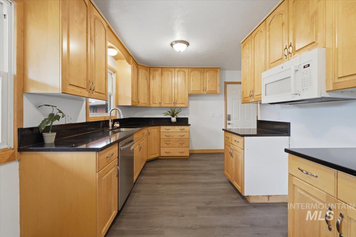 6010 W Poplar Drive, Boise, Idaho 83704, 4 Bedrooms, 3 Bathrooms, Residential For Sale, Price $620,000,MLS 98999887