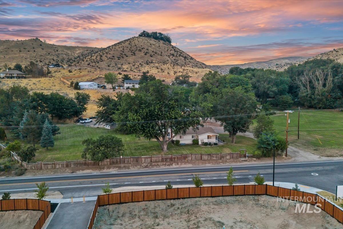 5810 W Hill Rd, Boise, Idaho 83703, 3 Bedrooms, 2 Bathrooms, Residential For Sale, Price $645,000,MLS 98999893