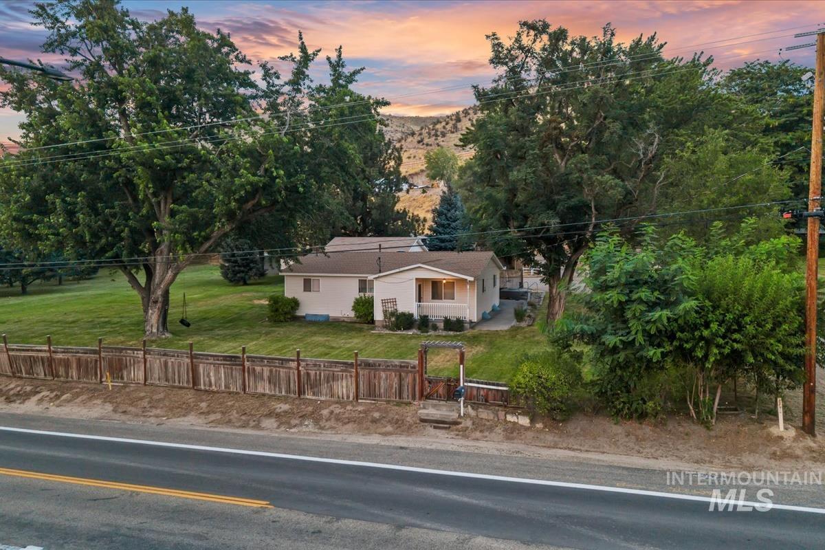 5810 W Hill Rd, Boise, Idaho 83703, 3 Bedrooms, 2 Bathrooms, Residential For Sale, Price $645,000,MLS 98999893