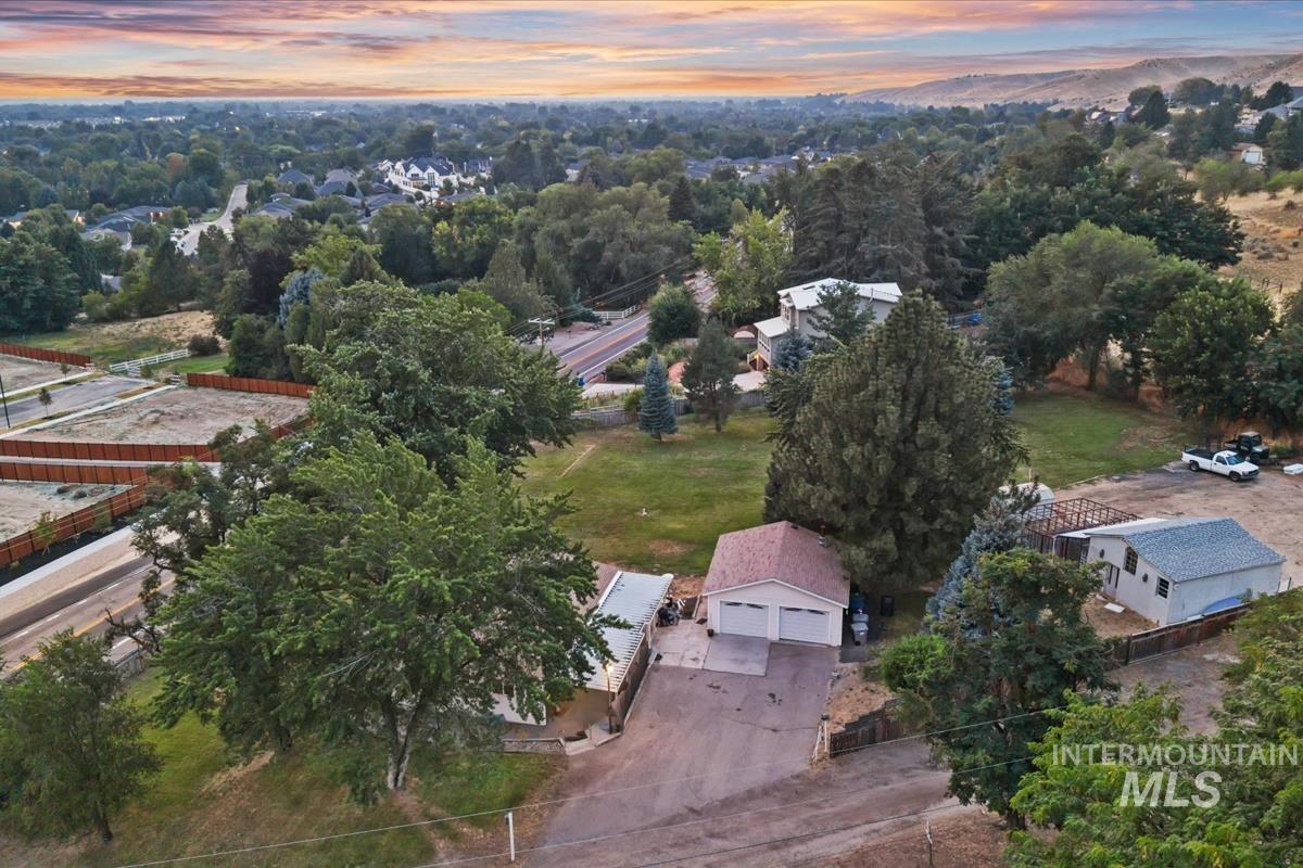 5810 W Hill Rd, Boise, Idaho 83703, 3 Bedrooms, 2 Bathrooms, Residential For Sale, Price $645,000,MLS 98999893