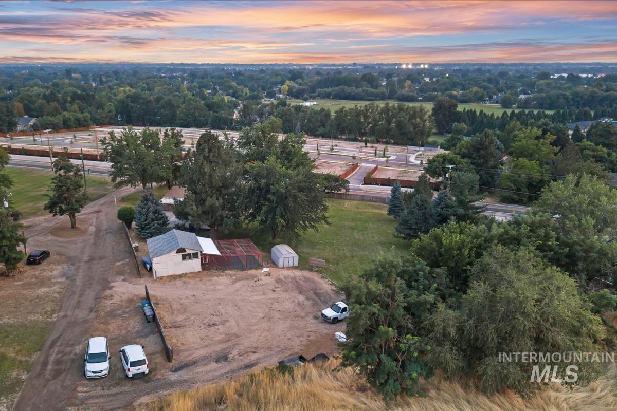 5810 W Hill Rd, Boise, Idaho 83703, 3 Bedrooms, 2 Bathrooms, Residential For Sale, Price $645,000,MLS 98999893