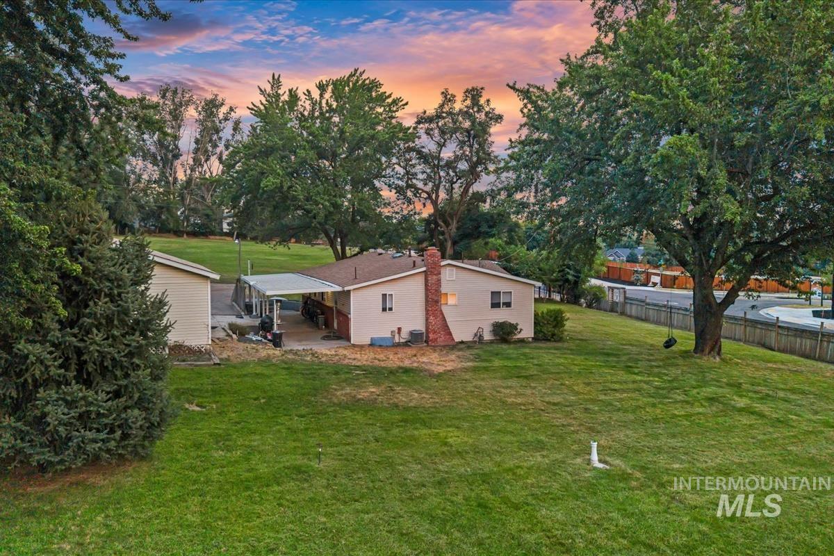 5810 W Hill Rd, Boise, Idaho 83703, 3 Bedrooms, 2 Bathrooms, Residential For Sale, Price $645,000,MLS 98999893