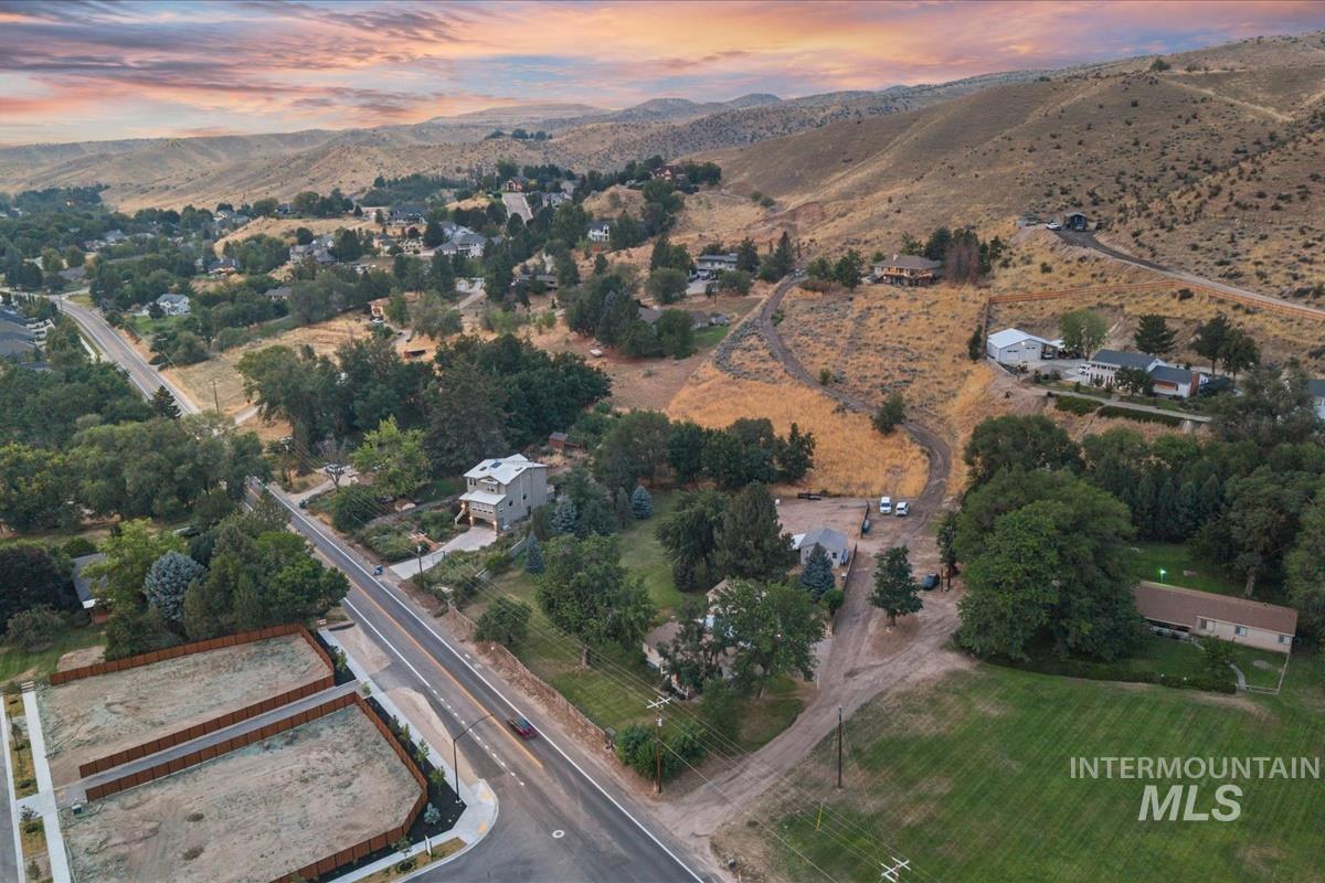 5810 W Hill Rd, Boise, Idaho 83703, 3 Bedrooms, 2 Bathrooms, Residential For Sale, Price $645,000,MLS 98999893