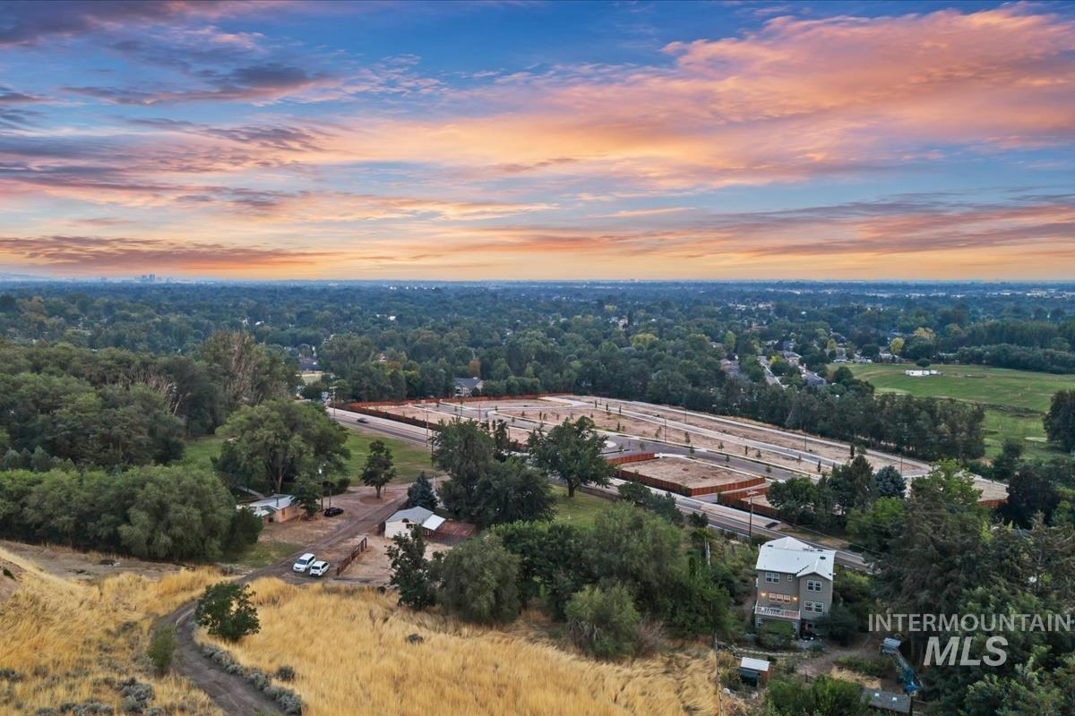 5810 W Hill Rd, Boise, Idaho 83703, 3 Bedrooms, 2 Bathrooms, Residential For Sale, Price $645,000,MLS 98999893