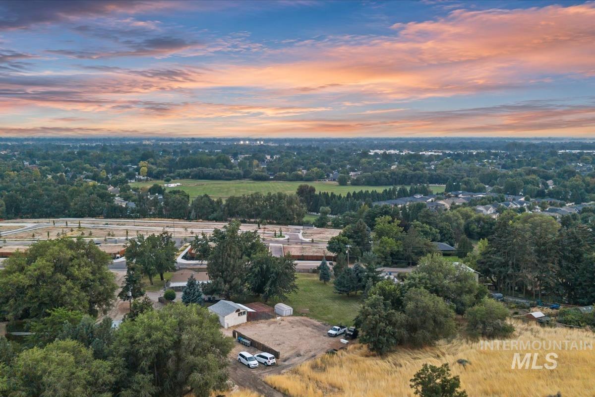 5810 W Hill Rd, Boise, Idaho 83703, 3 Bedrooms, 2 Bathrooms, Residential For Sale, Price $645,000,MLS 98999893
