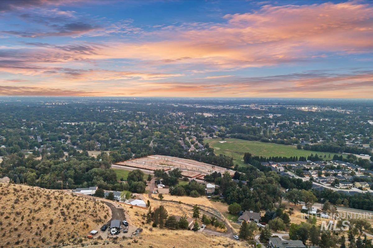 5810 W Hill Rd, Boise, Idaho 83703, 3 Bedrooms, 2 Bathrooms, Residential For Sale, Price $645,000,MLS 98999893